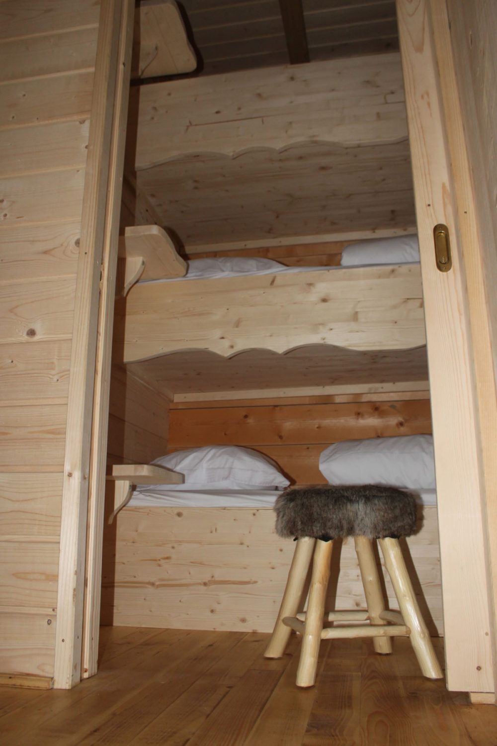 Cabane Tribu : une expérience suspendue en Languedoc-Roussillon à Villalier — salle de bain