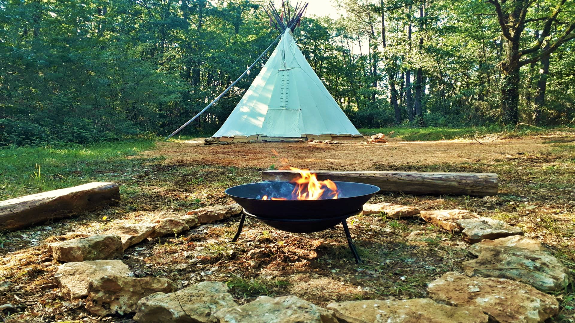 Vivez l'expérience unique du Tipi Apache en Aquitaine