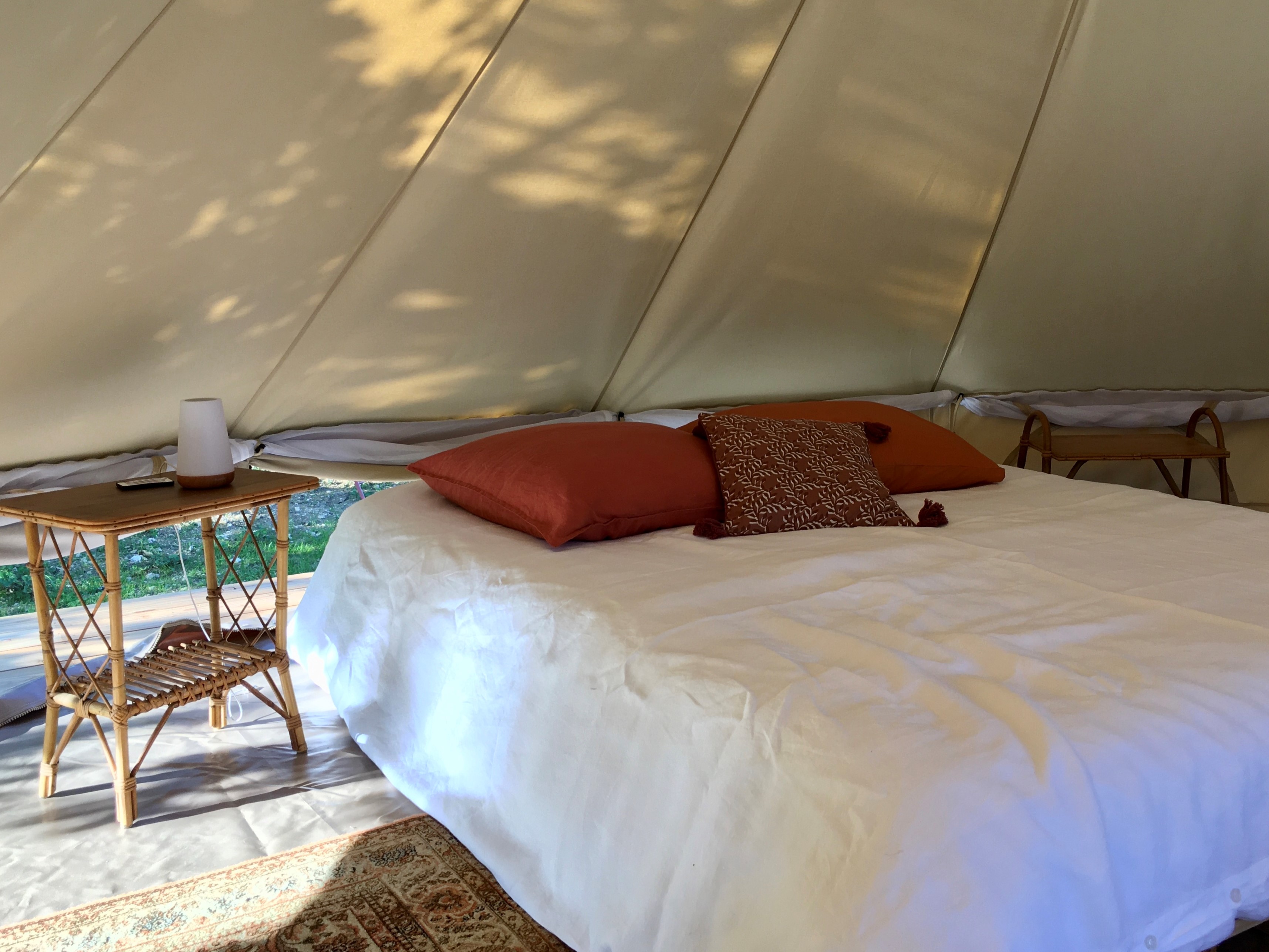 Tente Nomade — Séjour bohème chic avec spa à Charente à Châteauneuf-sur-Charente — cuisine