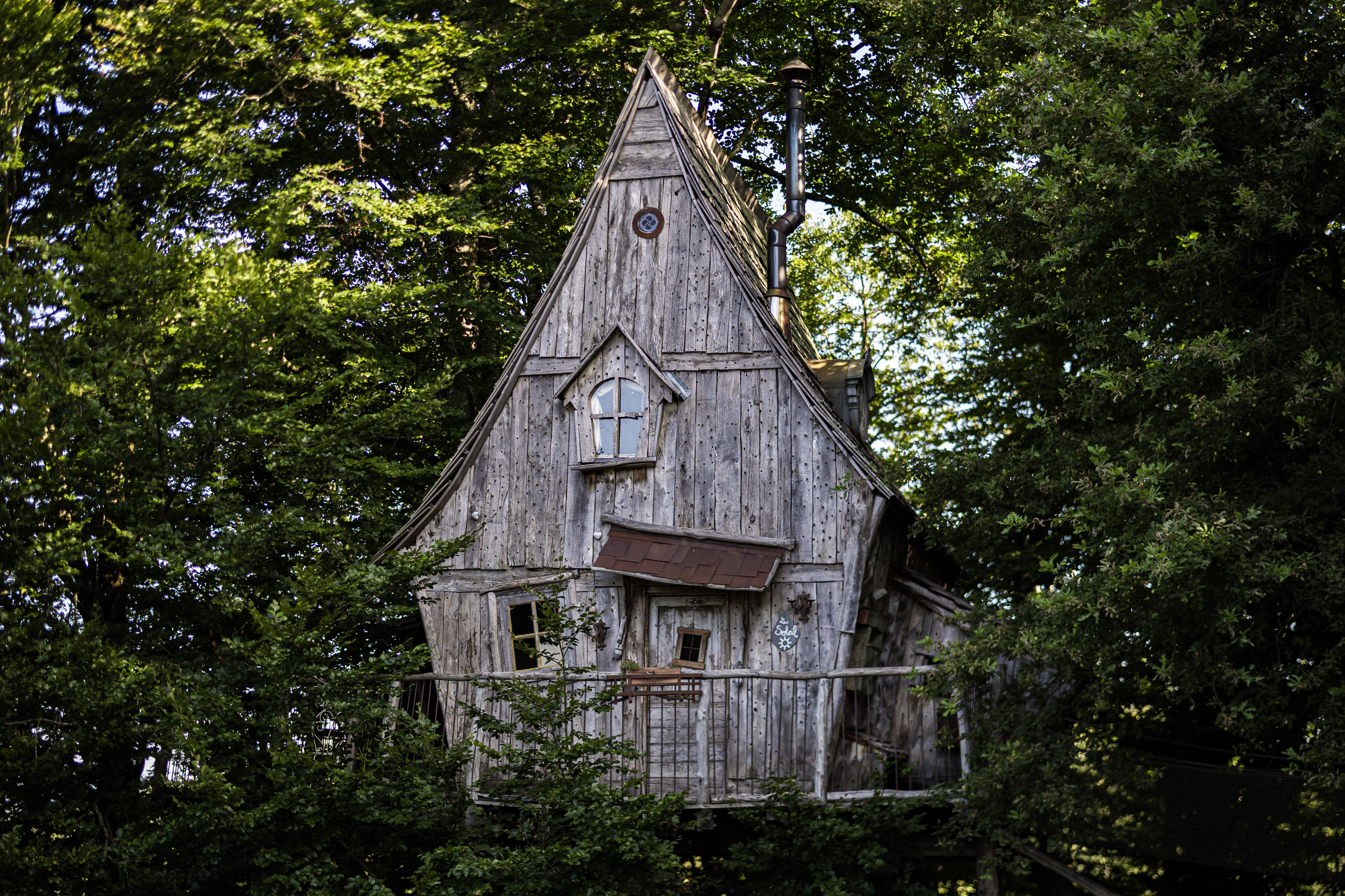 La cabane du Soleil — Cabane dans les arbres à 6m de hauteur en Corrèze à Brive-la-Gaillarde — environnement naturel