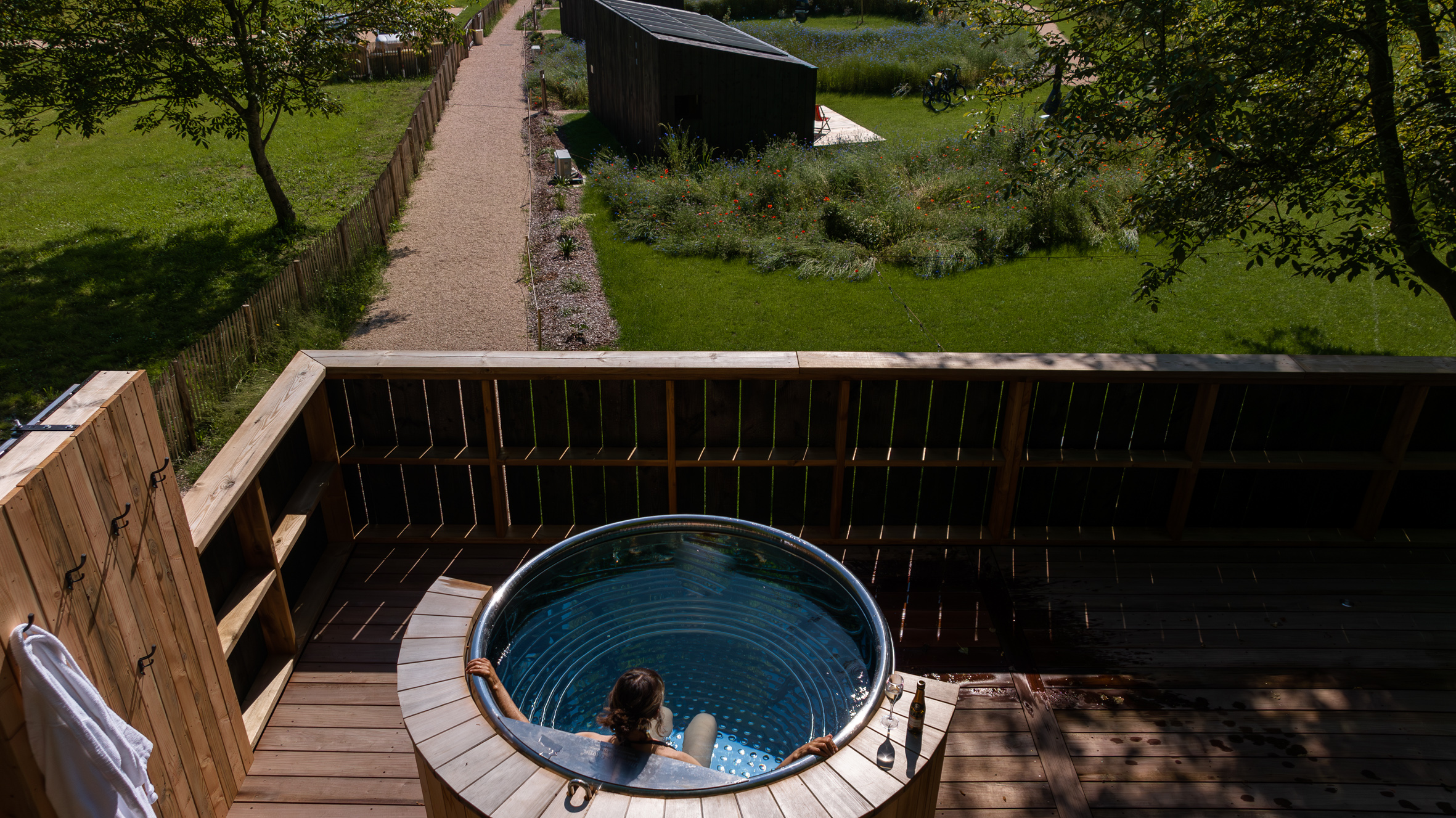 KOKONI - Cabane AQUÍ — Séjour romantique avec Spa à Pyrénées-Atlantiques à Bidache — vue depuis la terrasse