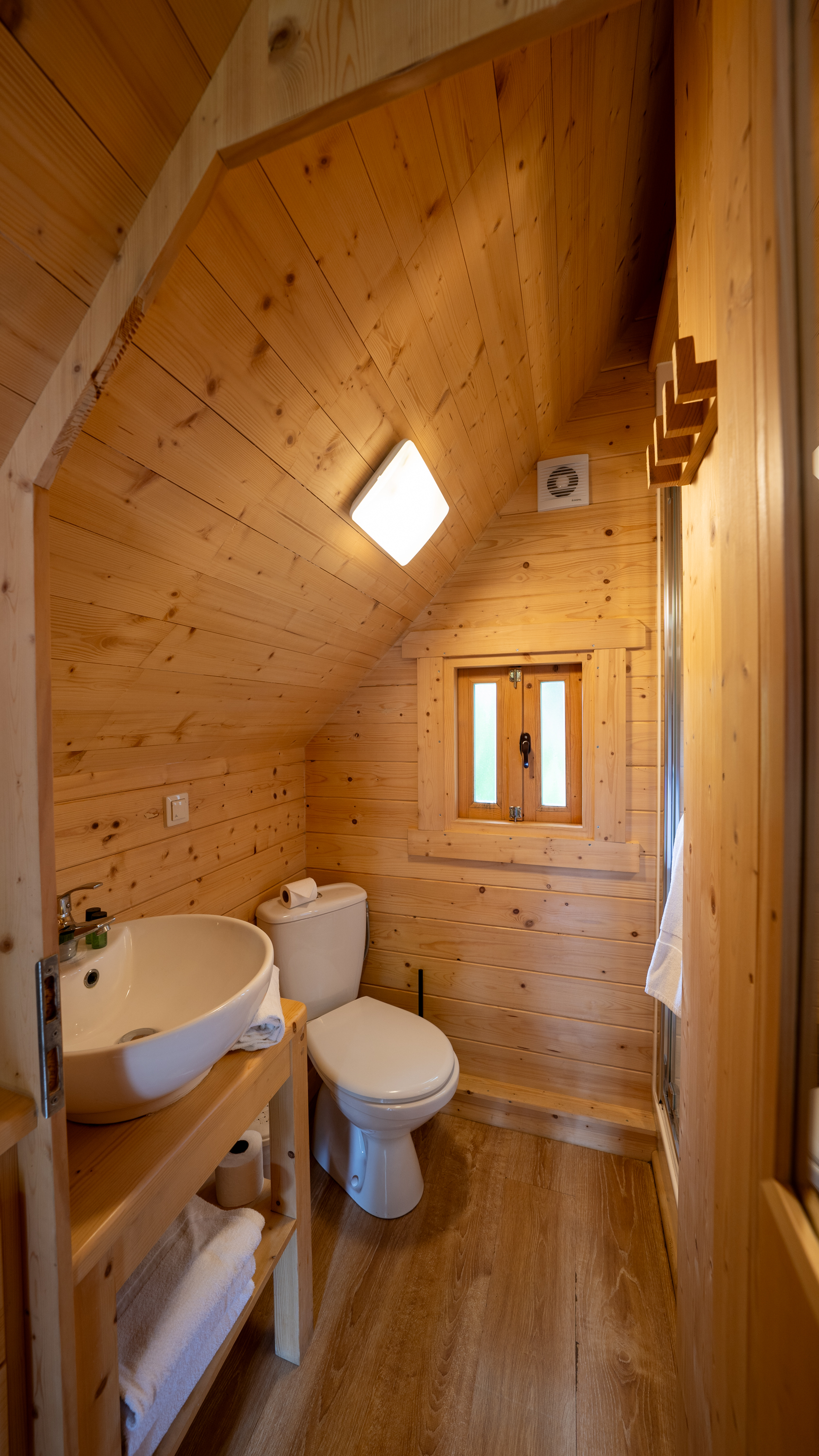La Cabane Troll gîte : une expérience insolite en pleine nature à Bar Sur Aube — chambre