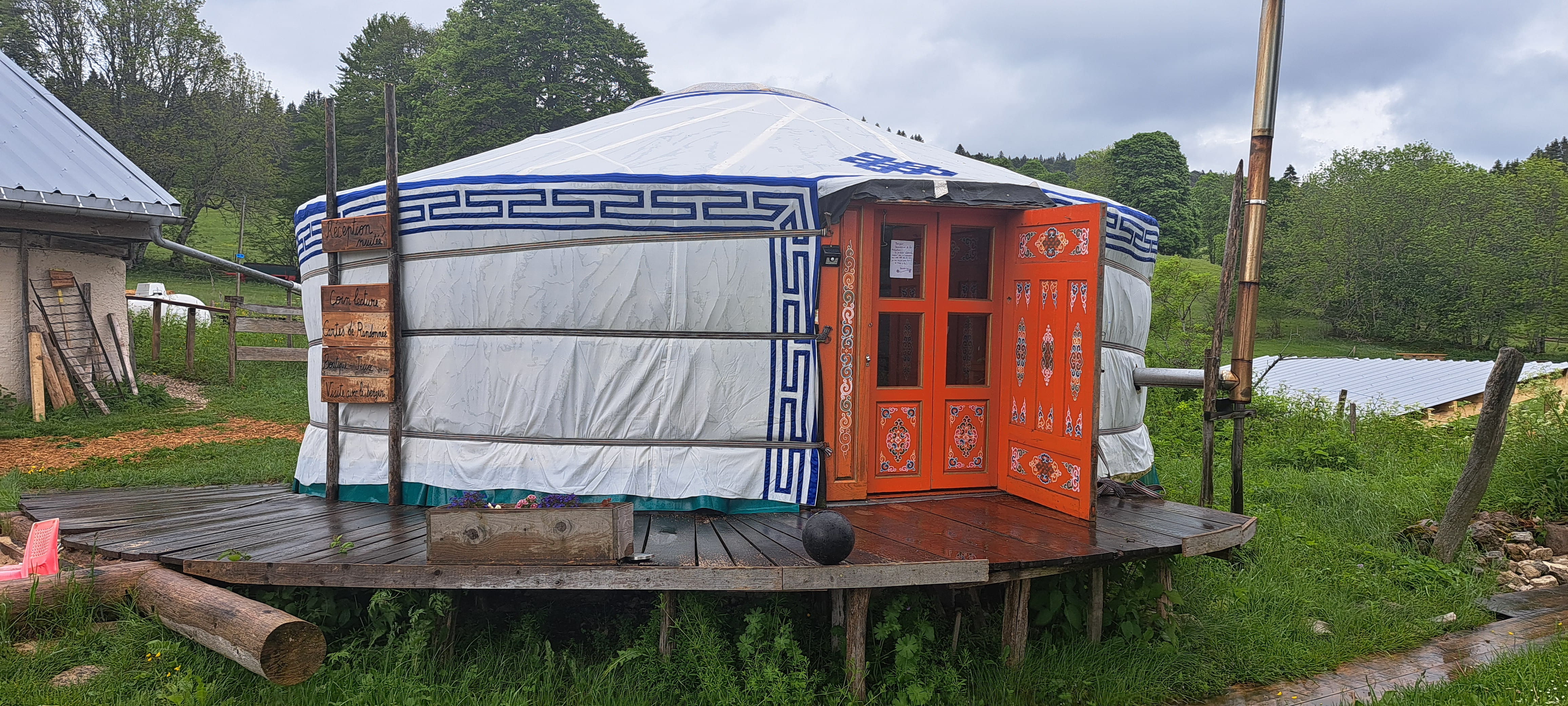 Yourte en Franche-Comté : une nuit étoilée au cœur de la nature — Yourte à Rochejean