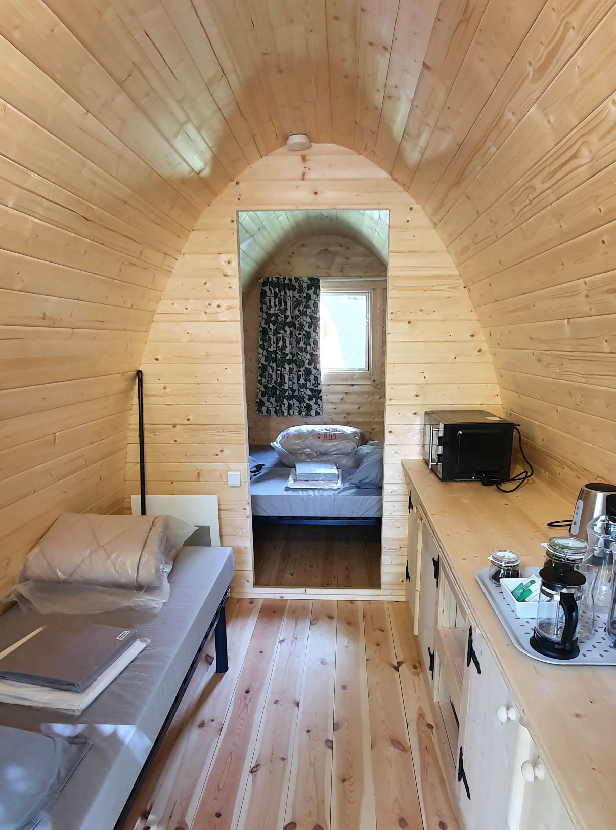 Séjournez dans une cabane cosy au cœur de la nature à Nazelles-Négron — espace de vie