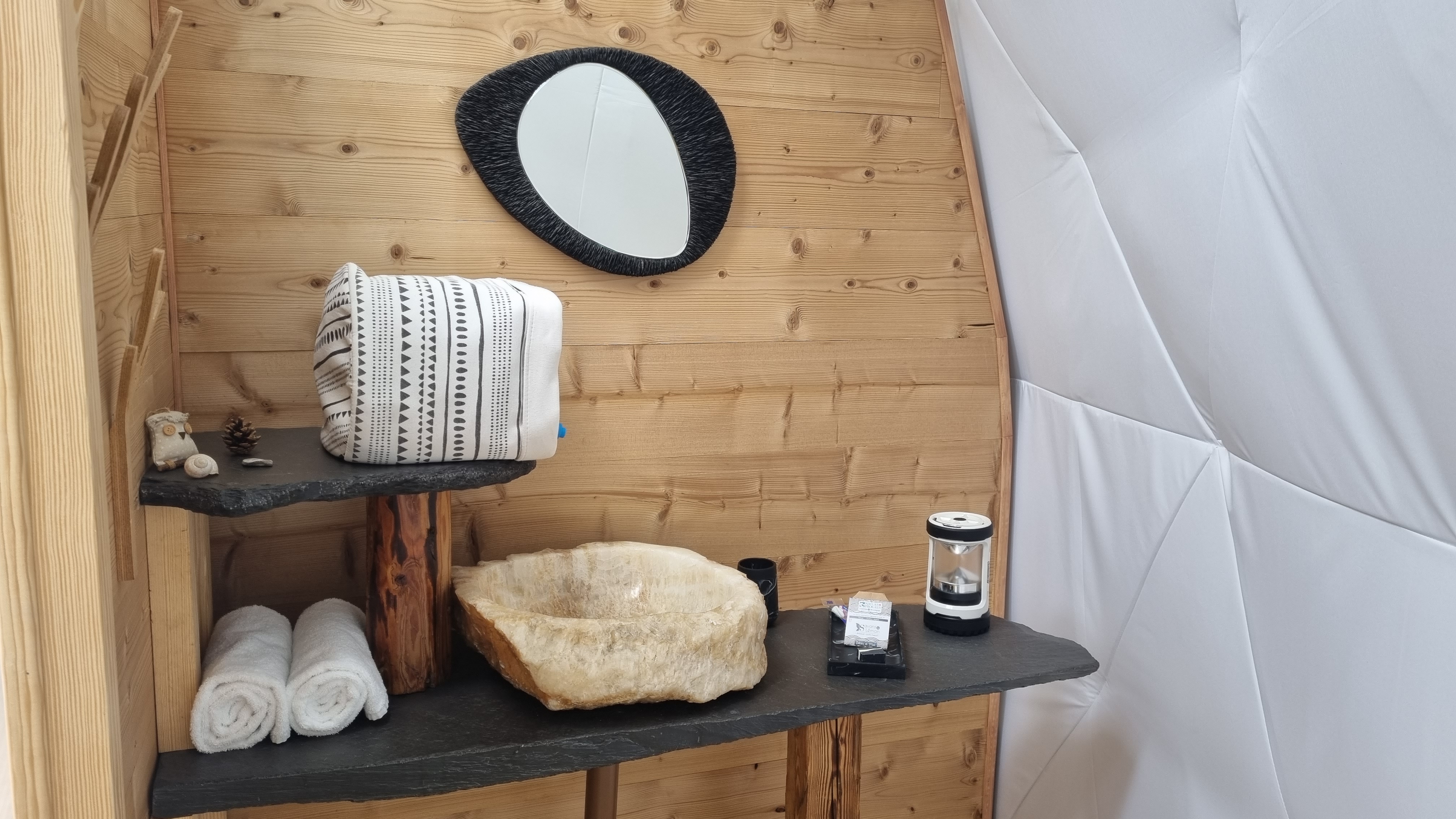 Dôme du Paradis — Nuit étoilée en Dôme avec spa en Haute-Savoie à Le Biot — cuisine
