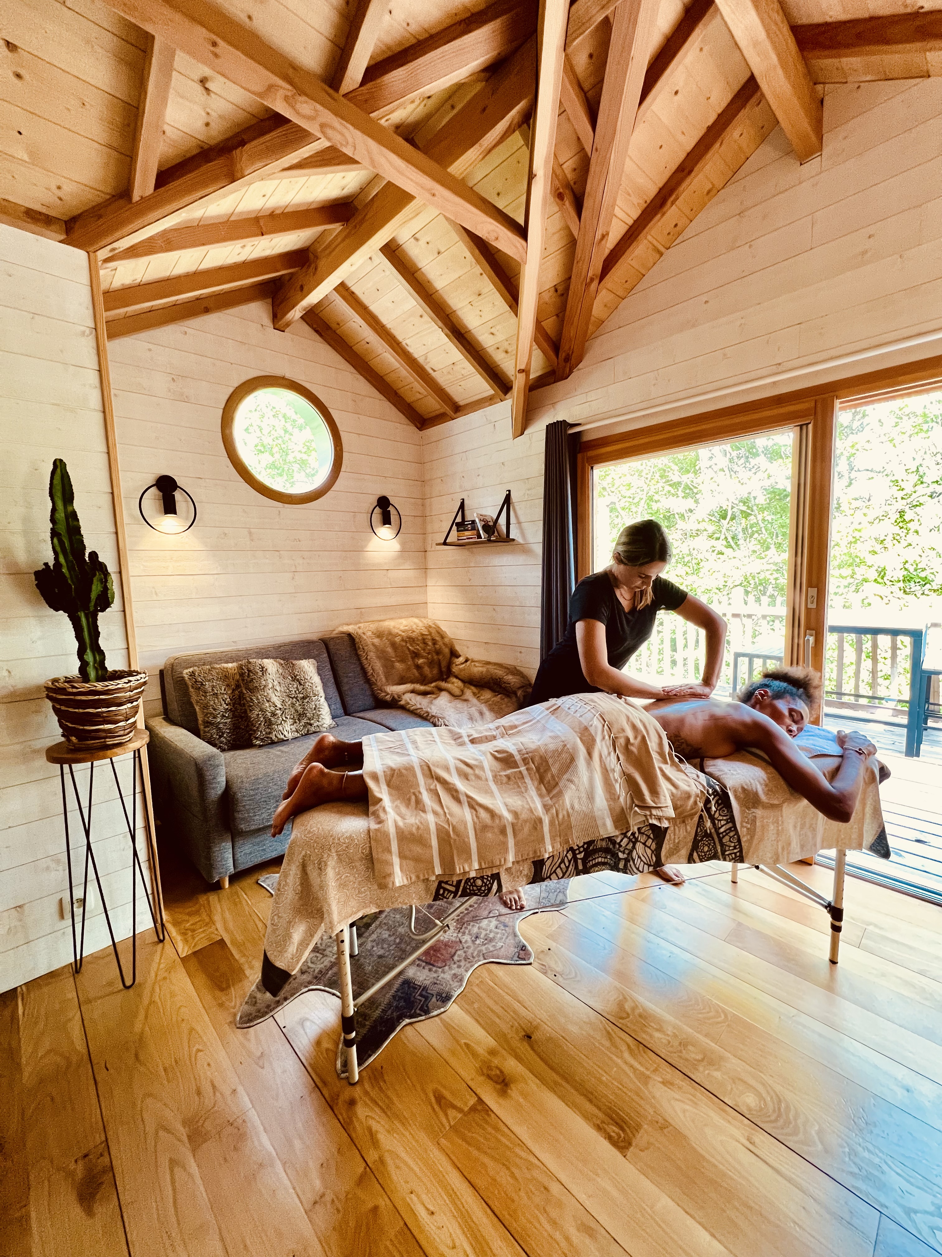 L'Orée des Sens — Dôme avec Spa & Sauna à Puy-de-Dôme à Clermont-Ferrand — vue depuis la terrasse
