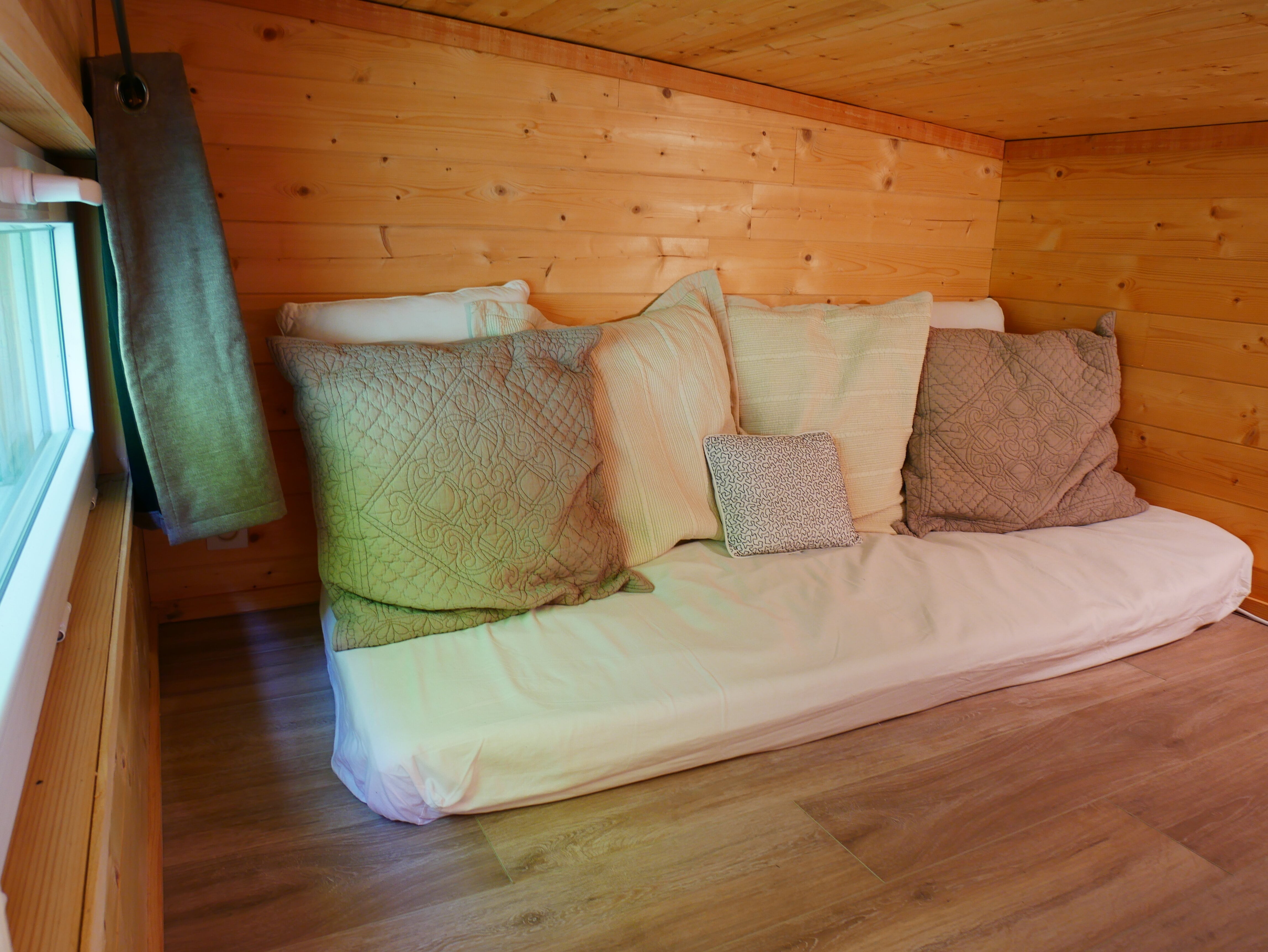Tiny house moderne en pleine nature pour se ressourcer à St-Symphorien-De-Mahun — environnement naturel