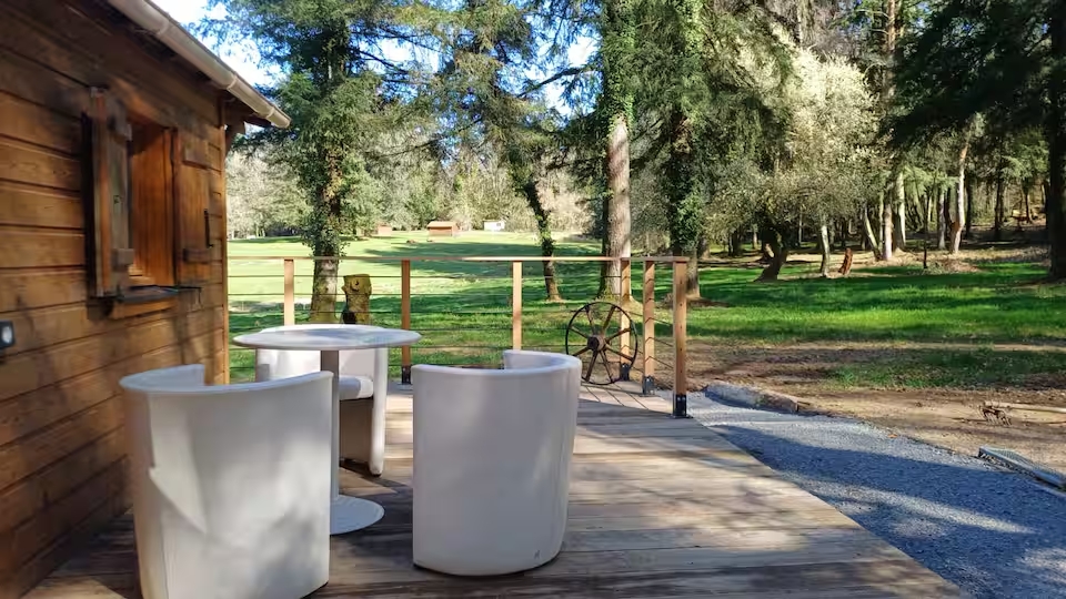 Roulotte des Hêtres — Séjour cosy avec spa à Saint-Pardoux en Haute-Vienne à Saint-Pardoux — environnement naturel