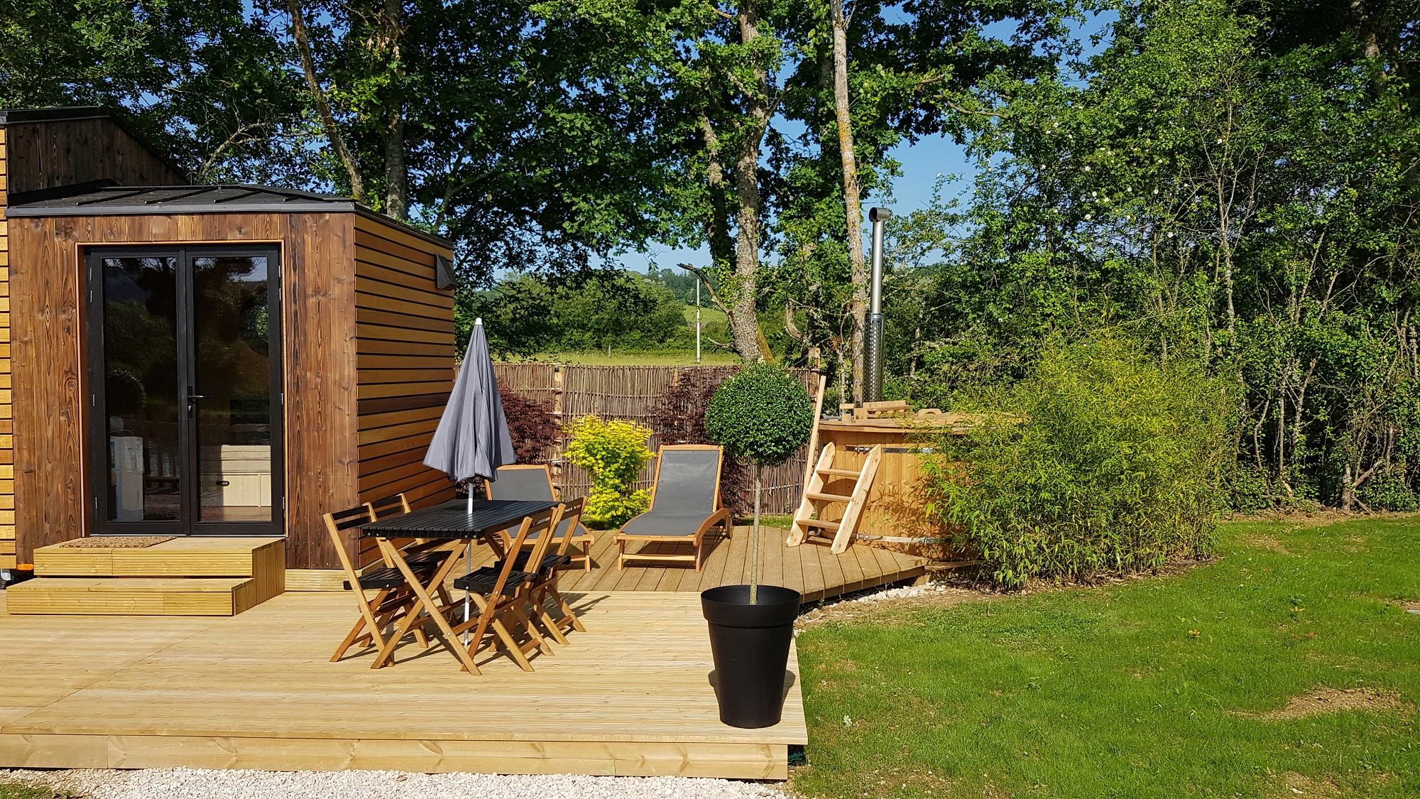 Tiny house moderne avec spa privatif en Bourgogne à Chassey — chambre