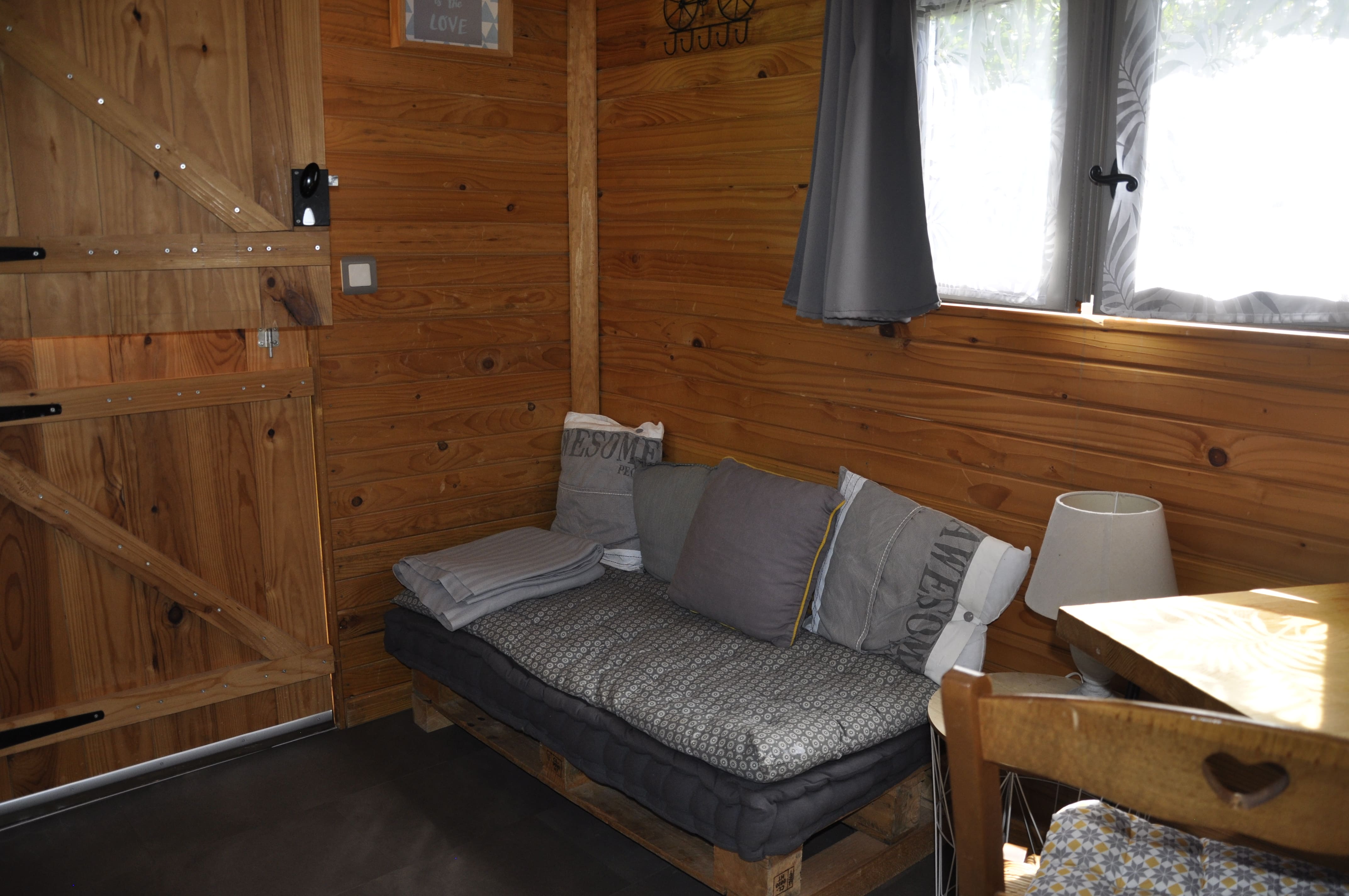 La maison du bonheur : une roulotte en Haute-Normandie à St Ouen Sous Bailly — environnement naturel