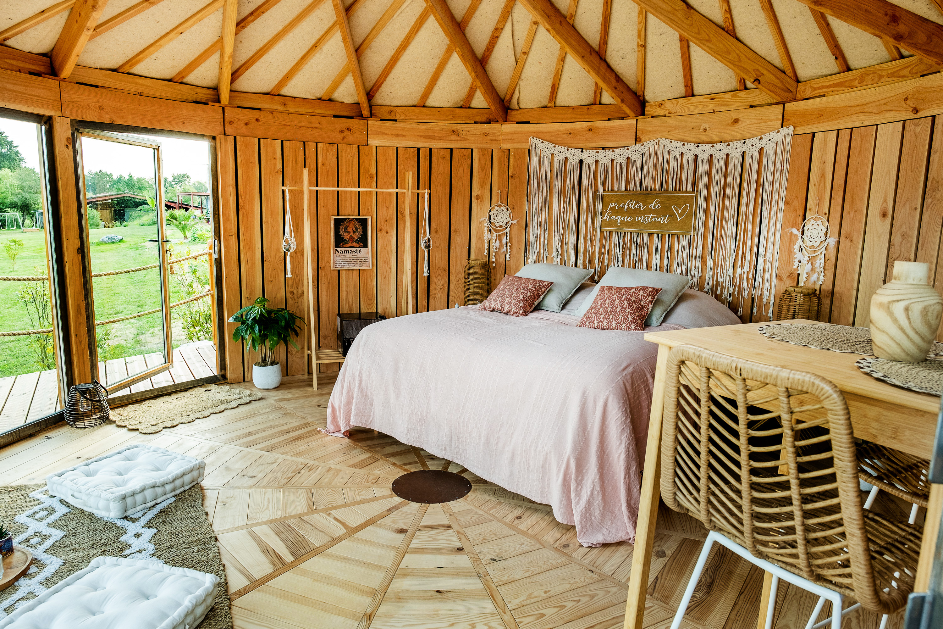 La Belle Ronde : une cabane avec vue imprenable à Senac — espace de vie