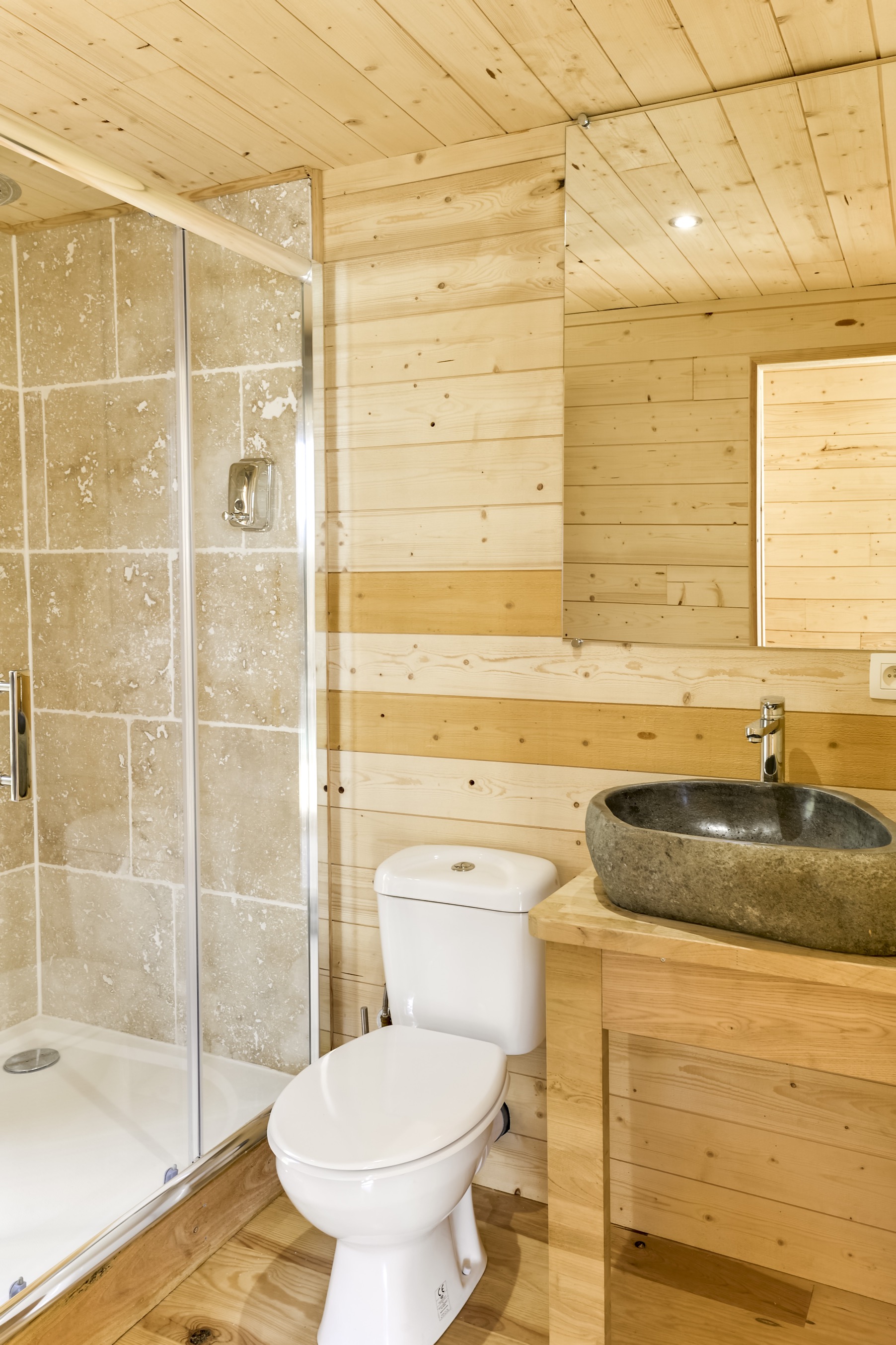 Cabane Nectar : une échappée belle sur l'eau en Provence à Sorgues — chambre