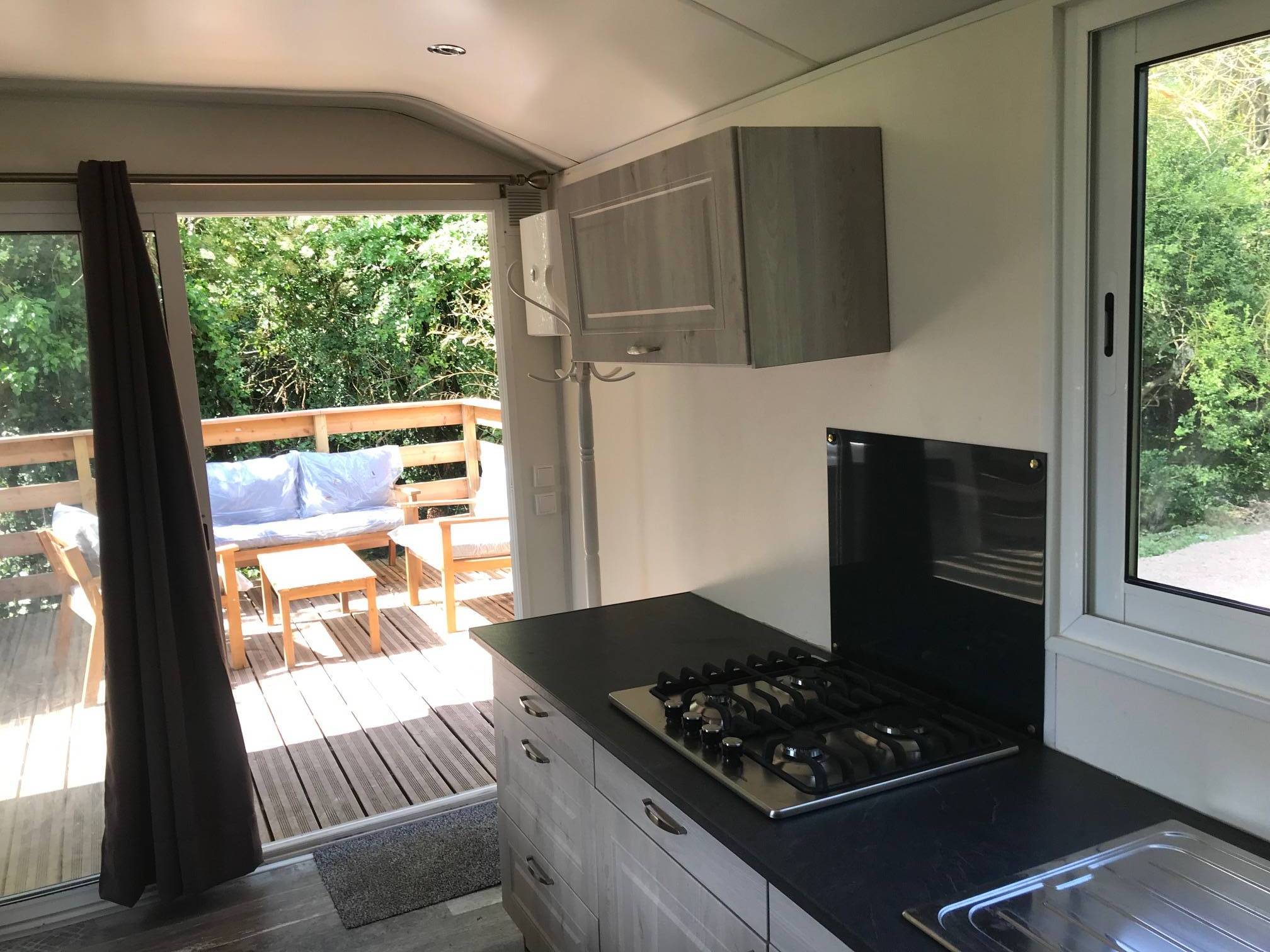 Château Mobile & Spa — Hébergement insolite avec jacuzzi à Oise à Clermont — chambre