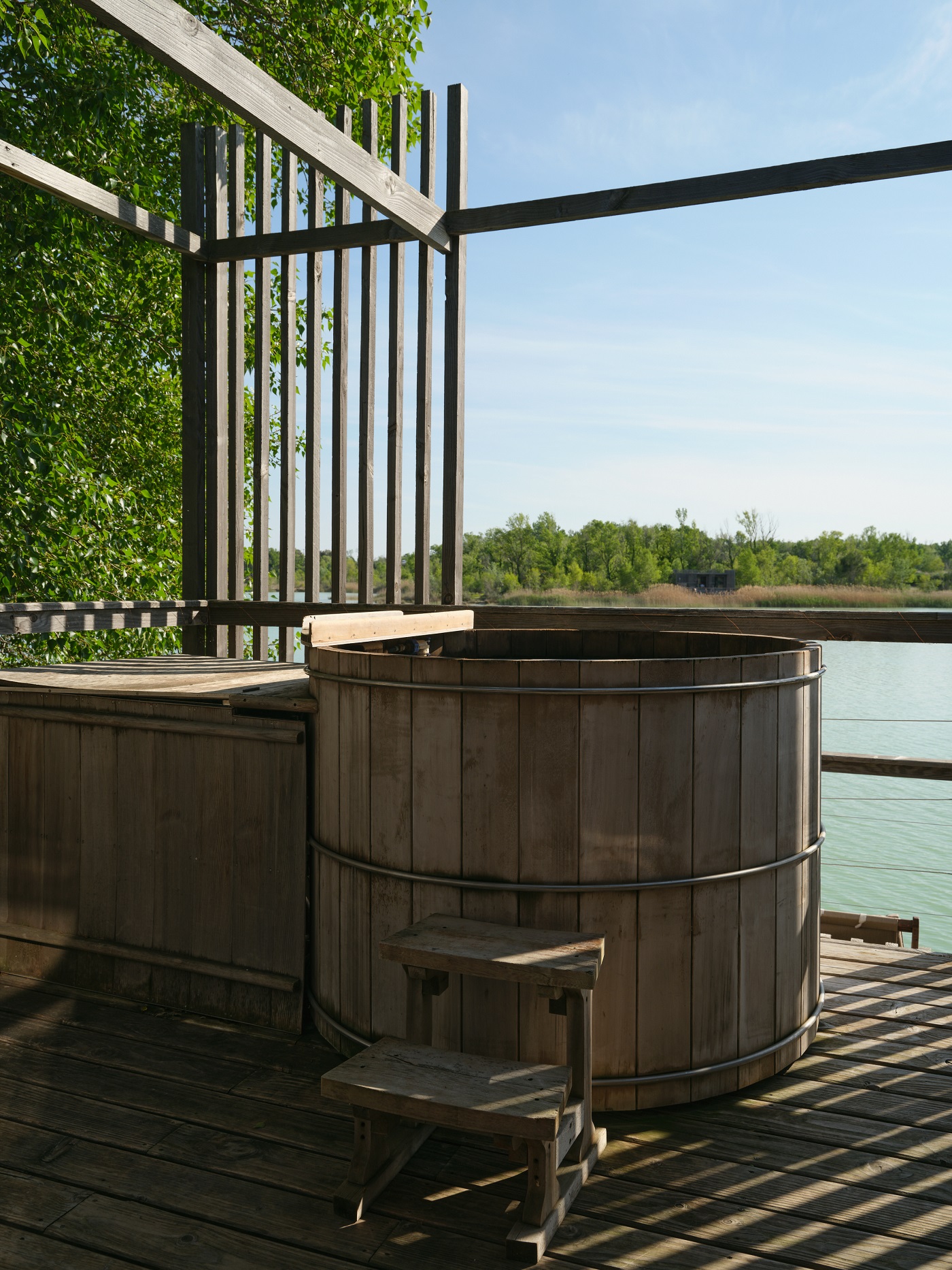 Cabane Spa Millésime : une expérience unique sur pilotis à Sorgues — vue depuis la terrasse