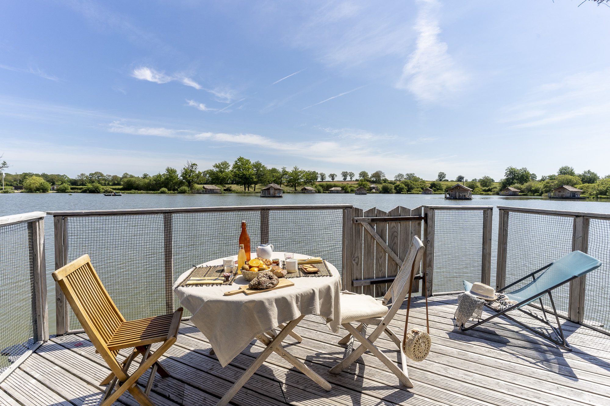 Cabane Prestige flottante Cocoon — Nuit insolite avec spa à Pressac (Vienne) à Pressac — salle de bain