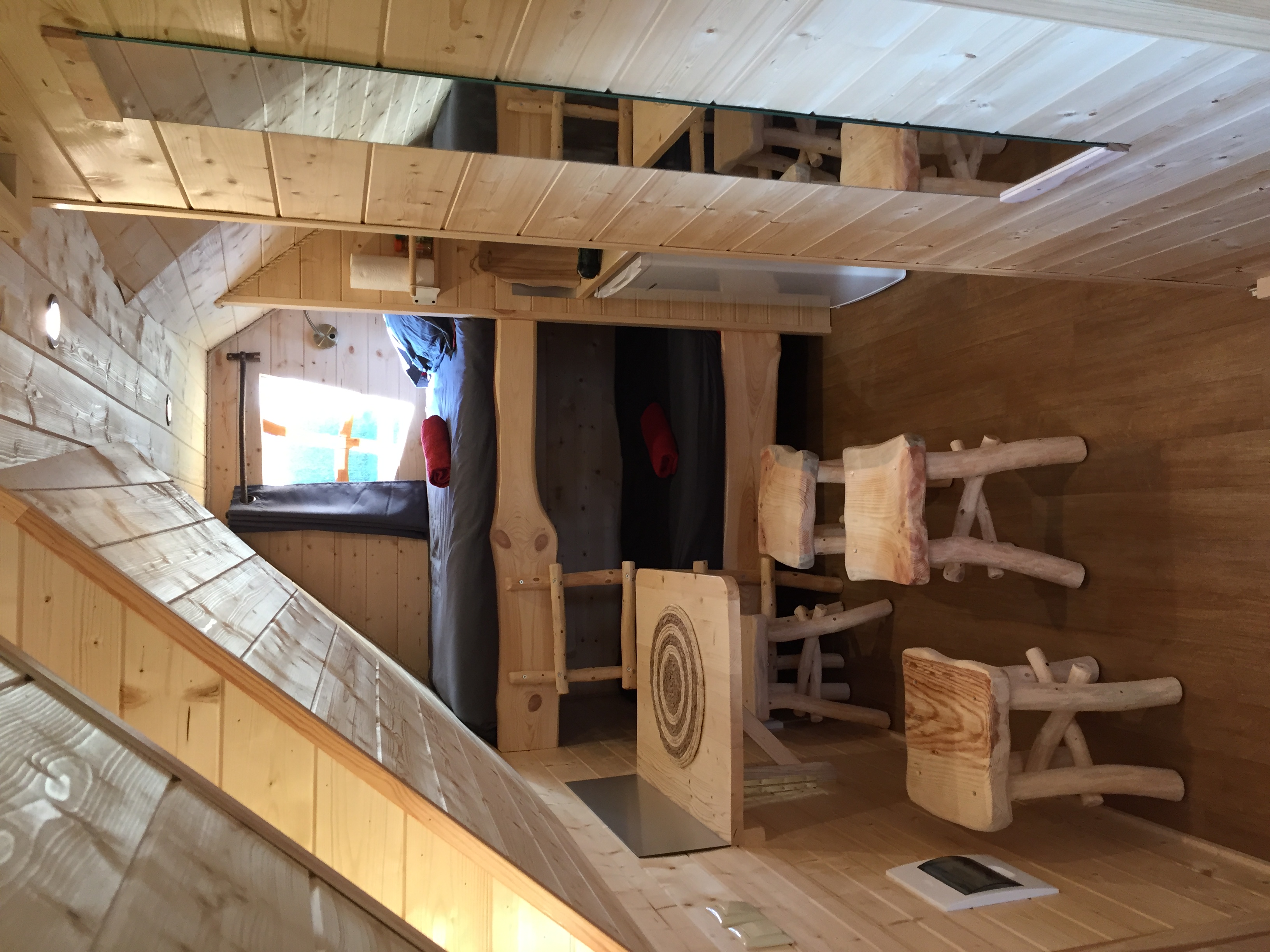 La Cabane Enchantée du Cauchais : un refuge magique en Normandie à Saint-Lô — vue intérieure