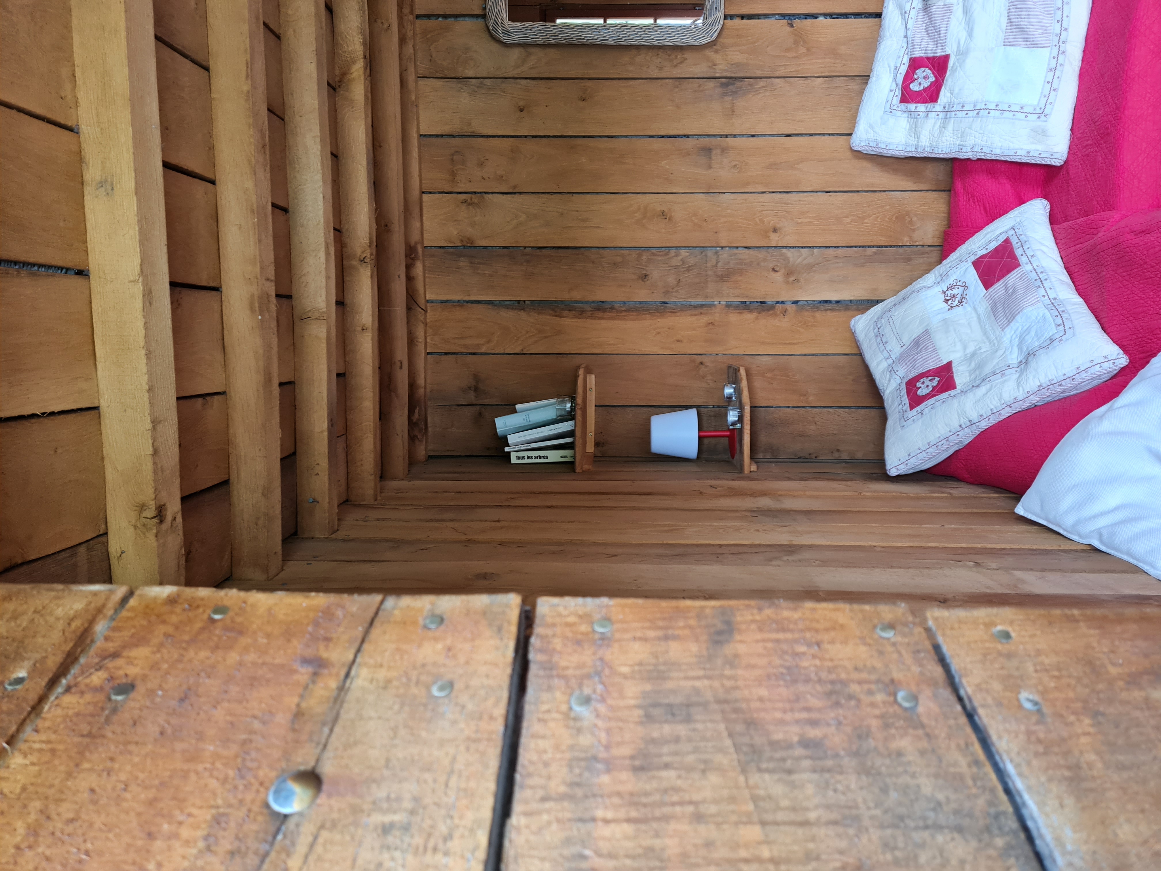 Cabane des Demoiselles : une expérience flottante en Bourgogne à Saint-Didier-Sur-Arroux — salle de bain