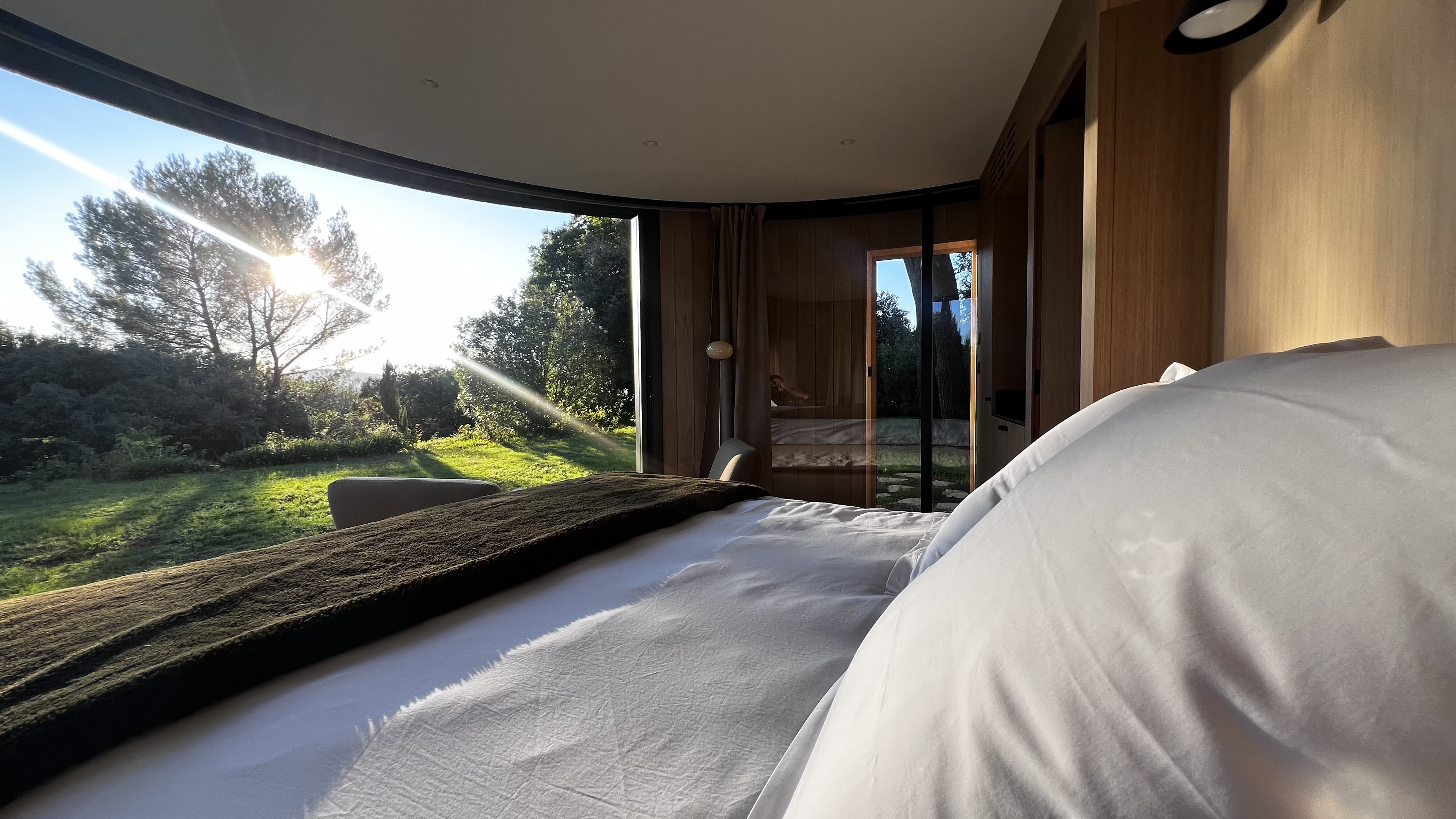 Lumi-pod du Haras de Castellane — Cabane design avec vue panoramique à Vaucluse