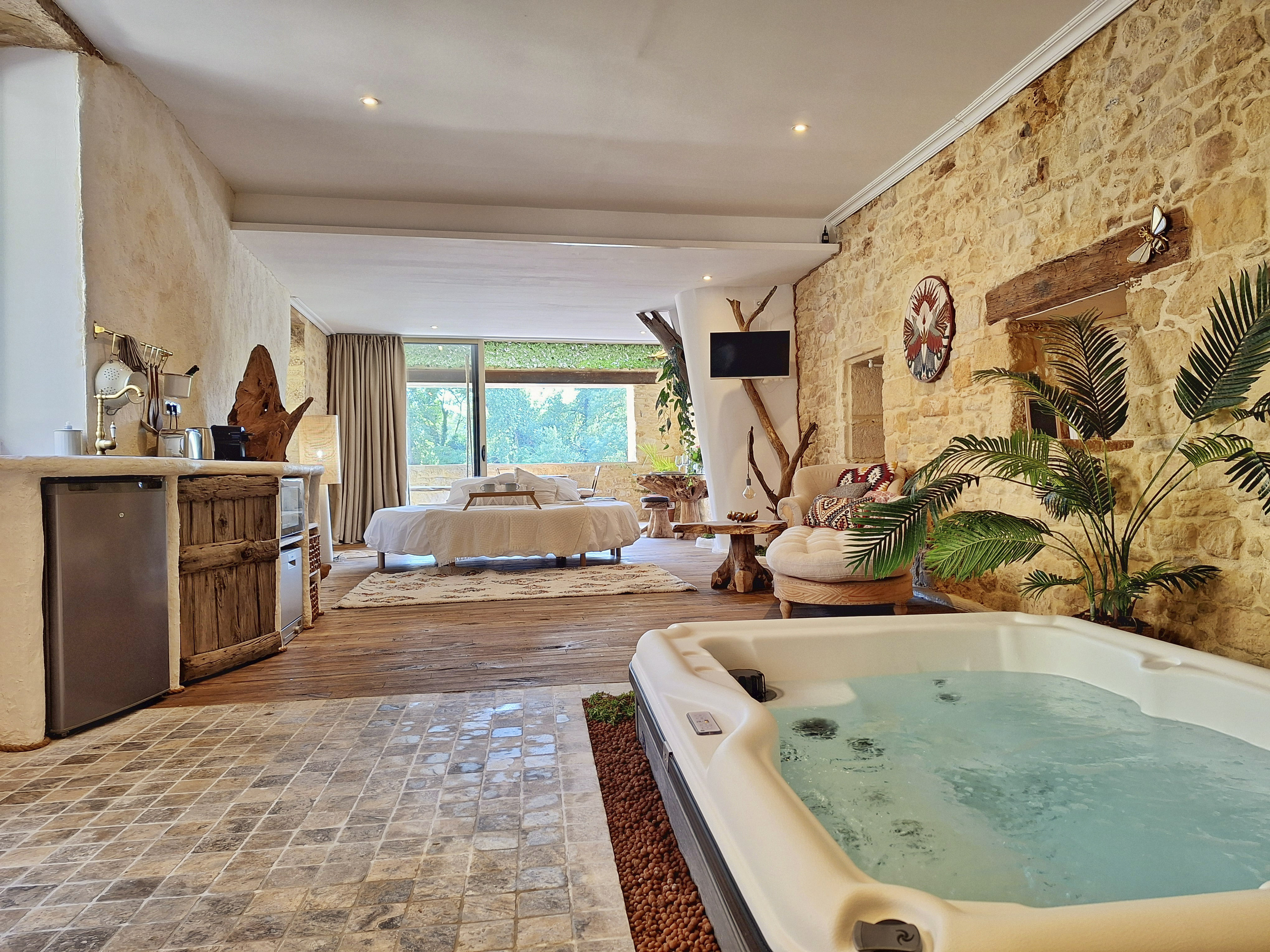 Maison insolite « L'Instant Magique — Maison insolite avec spa à Dordogne » — Azerat (Dordogne)