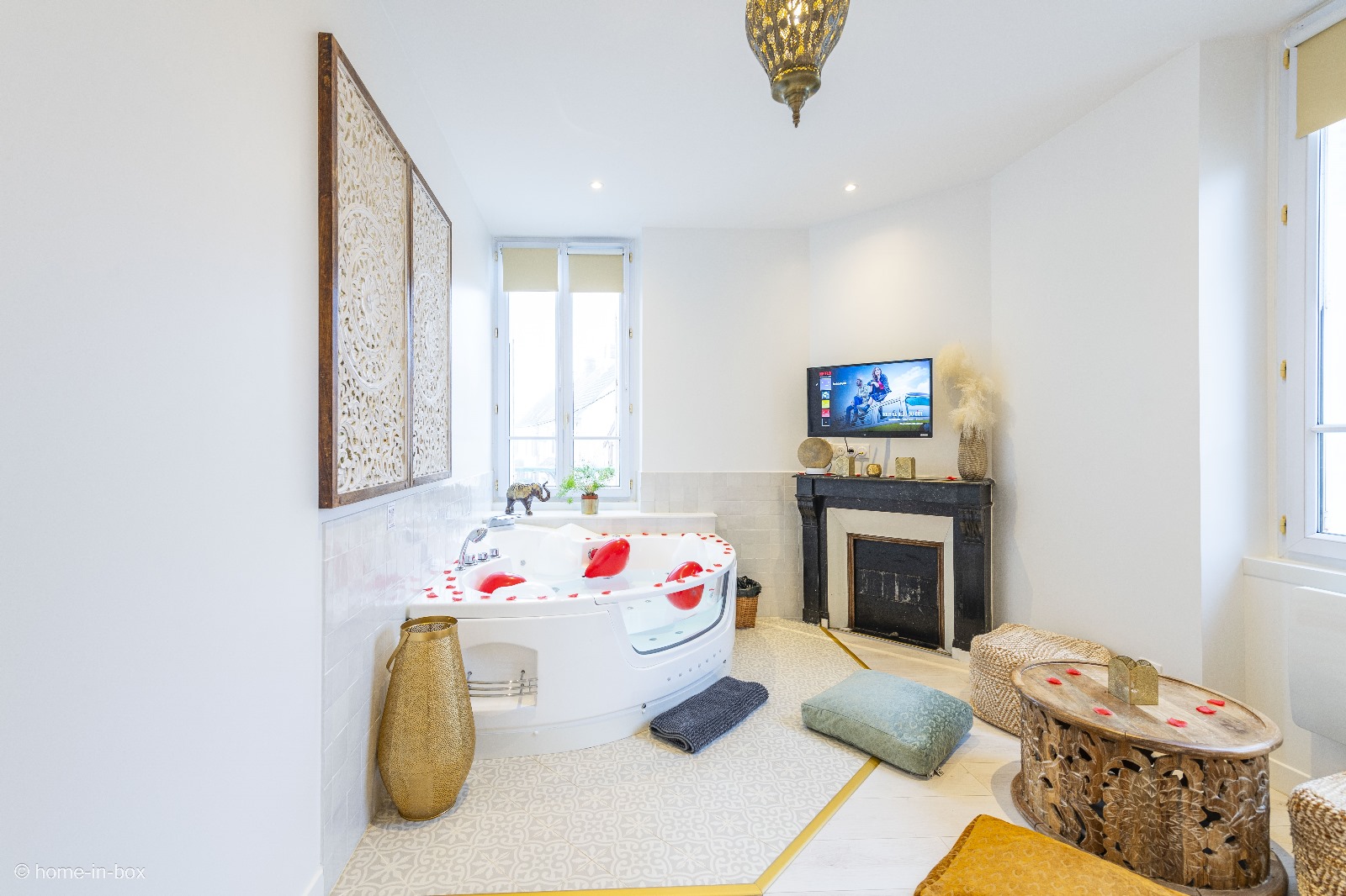 Suite 1001 nuits — Maison insolite avec Jacuzzi à Seine-et-Marne à Serris — vue depuis la terrasse