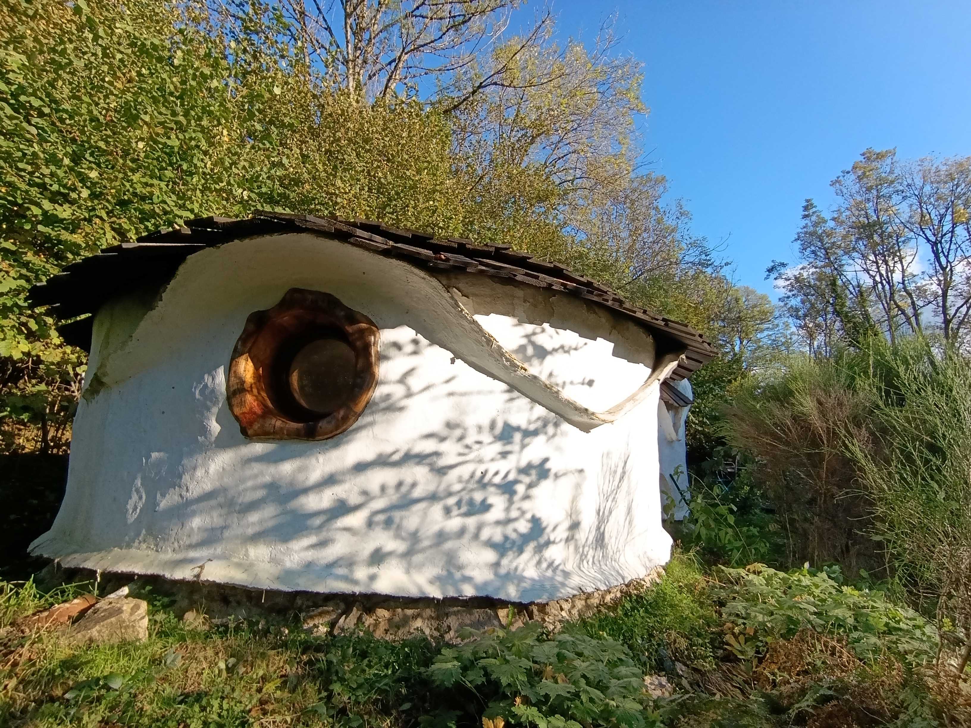 La Kerterre des Grillons : un refuge insolite en Auvergne à St Nicolas Des Biefs — environnement naturel