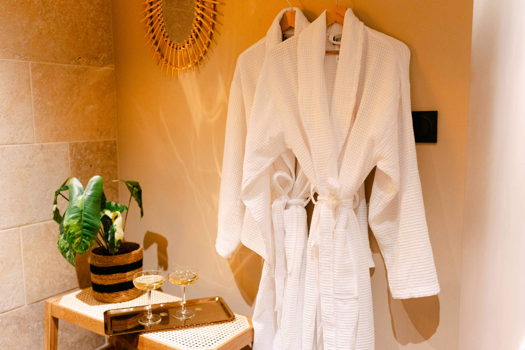 Mana Suite & Spa — Maison insolite avec spa à Tarare (Rhône) à Tarare — salle de bain