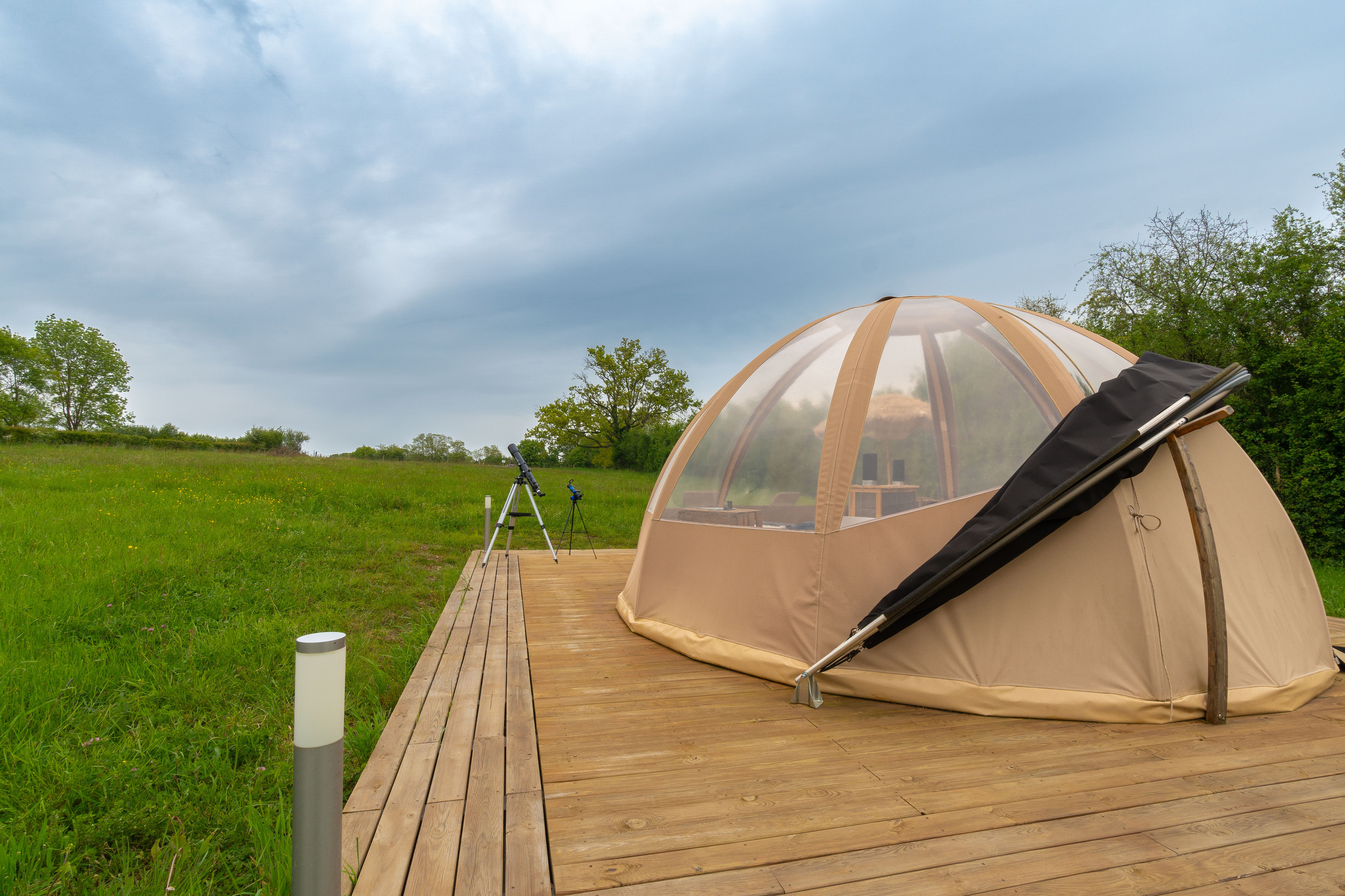 Wigwam étoilé au cœur de la campagne à Messey-Sur-Grosne — environnement naturel