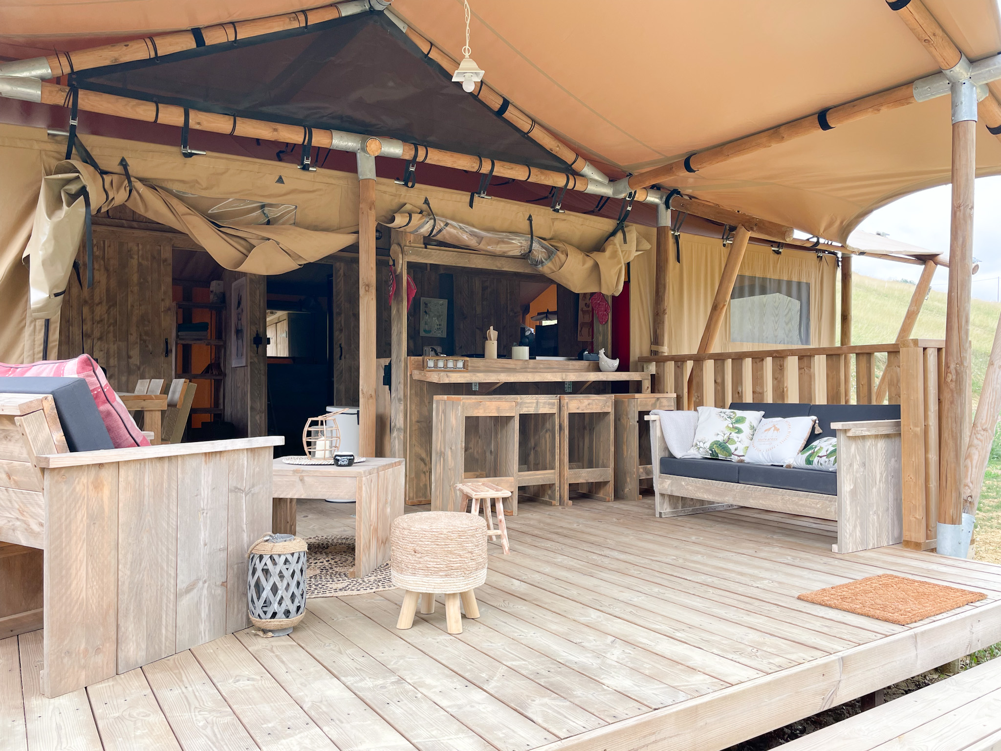 Ecolodge Dreamer : un lodge safari au cœur des Midi-Pyrénées à Biran — vue intérieure