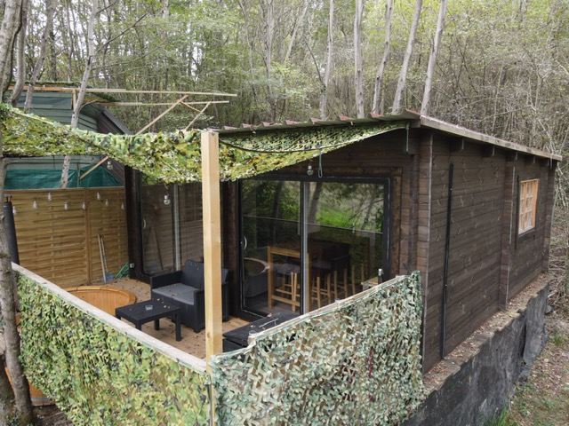 La Paloumayre : une cabane sur pilotis au cœur des Midi-Pyrénées à Saint-Griède — vue intérieure