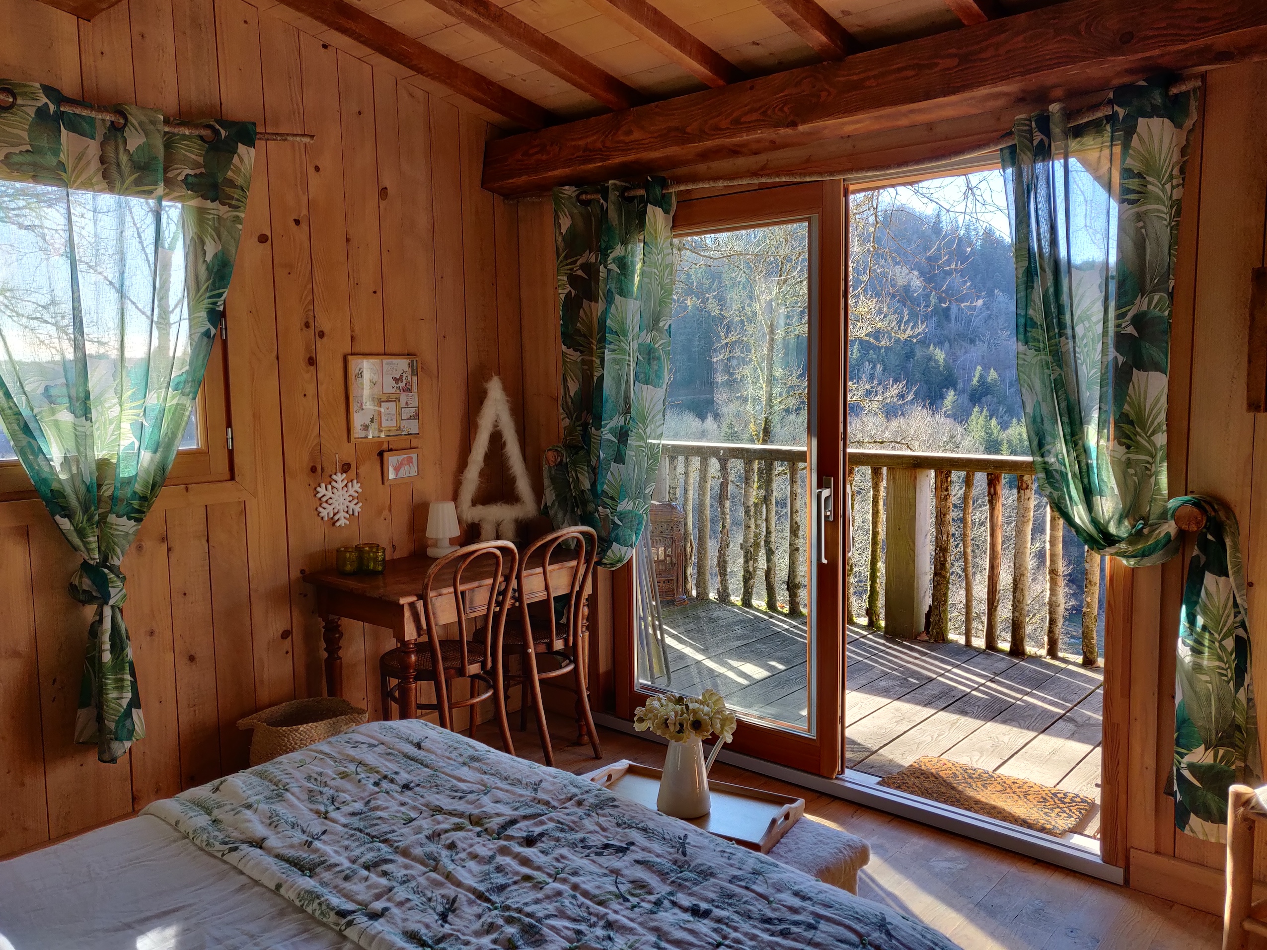 Cabane Tilleul — Cabane sur pilotis avec spa à Puy-de-Dôme