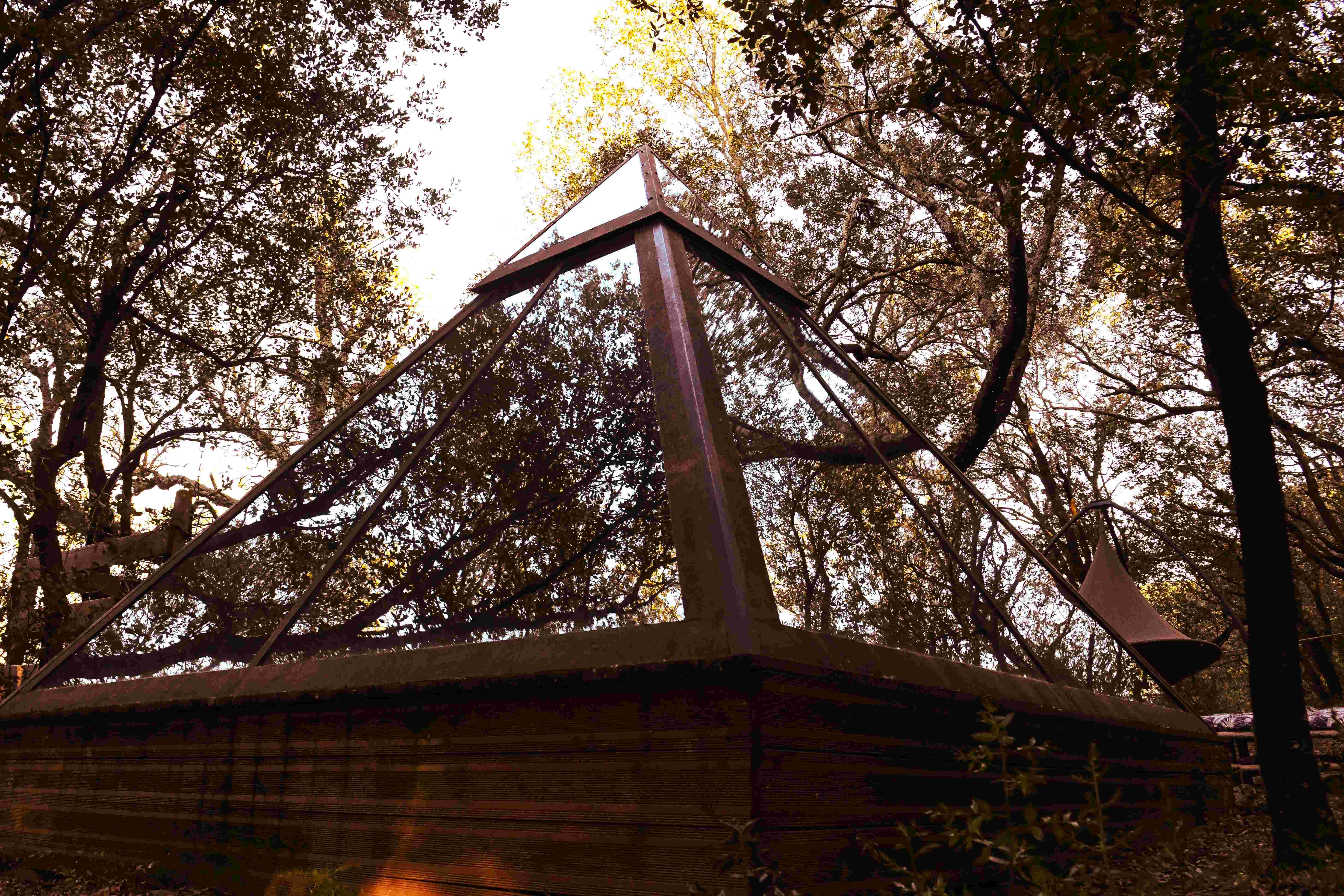 La Pyramide de verre : une expérience inclassable en Languedoc-Roussillon à Maureillas-Las-Illas — chambre