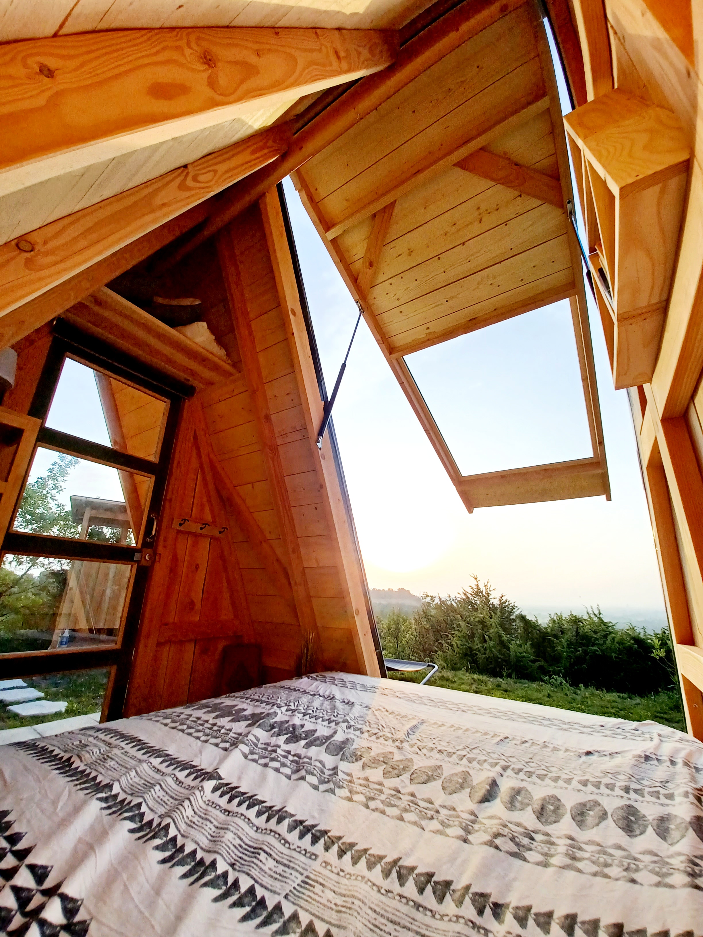 Cabane Estelas : une évasion au cœur des Midi-Pyrénées à Castelnau De Levis — vue intérieure