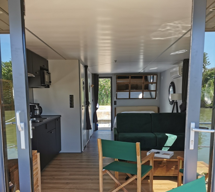 Photo 9/9 — Maison flottante « Lodge Boat Fanny — Maison flottante avec spa à Gard » à Aigues-Mortes Gard