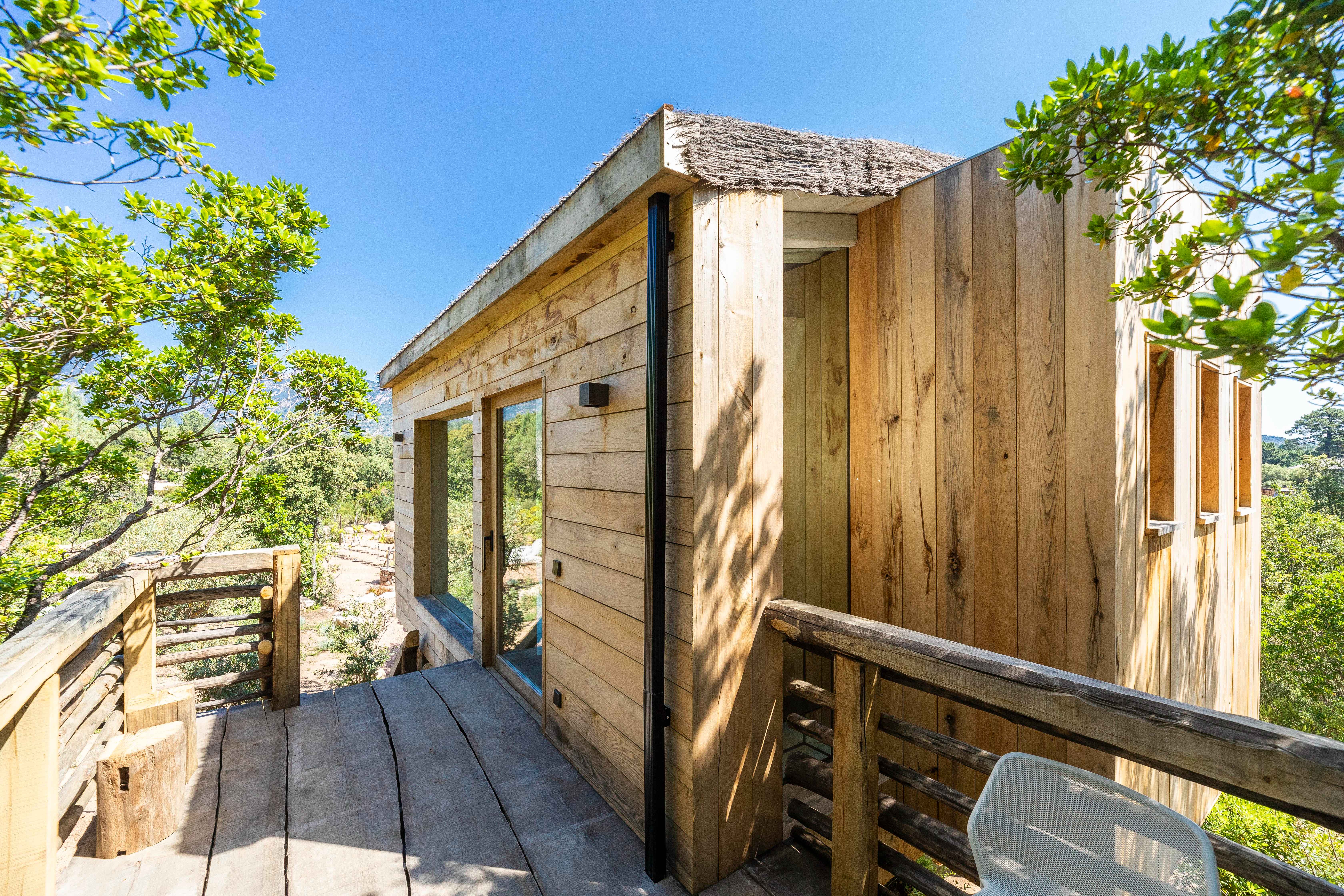 Pyxis — Cabane dans les arbres avec spa à Casanghjulina, Corse-du-Sud