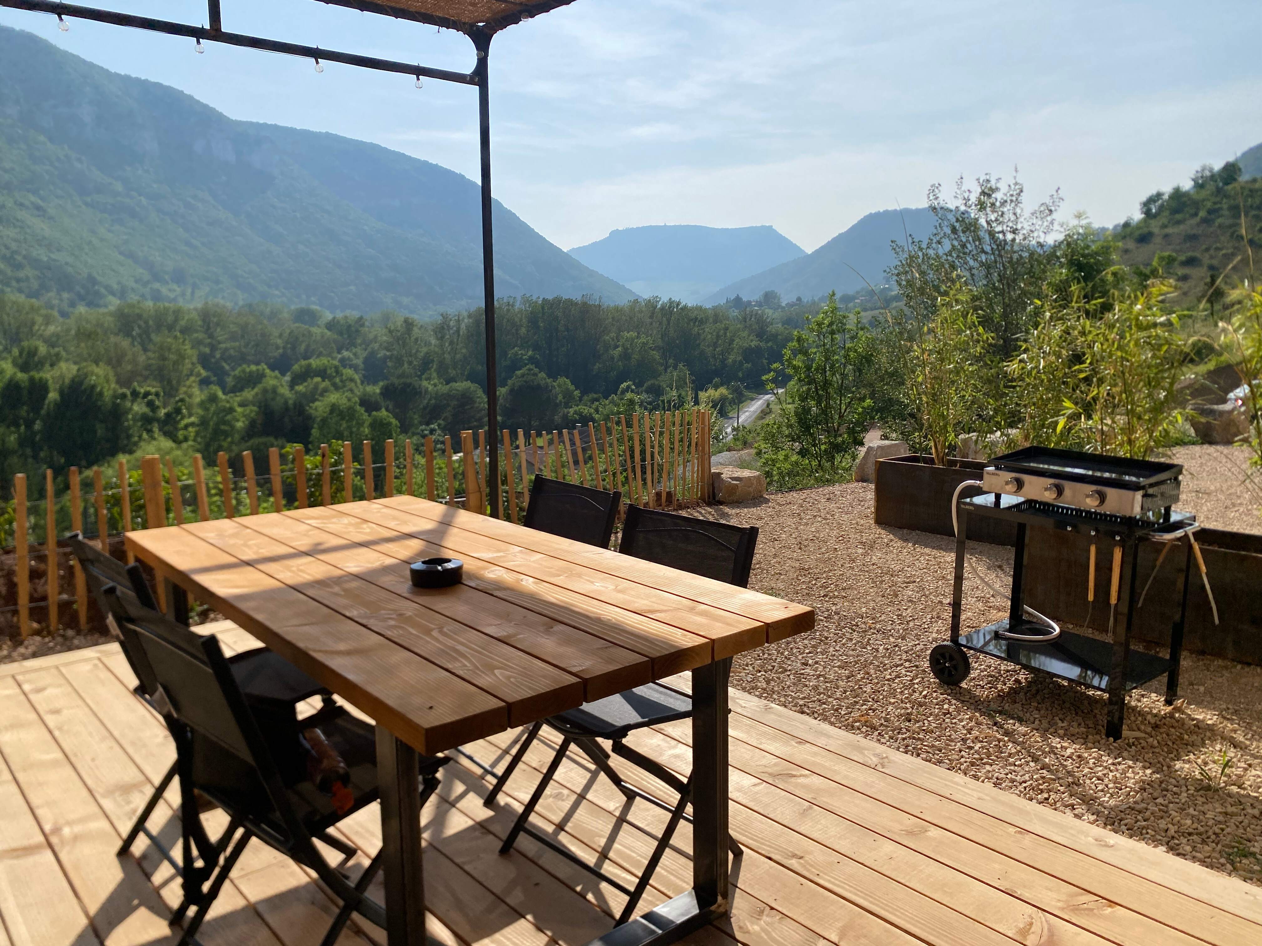 L'échappée des causses — Maison troglodyte avec spa à Mostuéjouls (Aveyron) à Mostuéjouls — salle de bain
