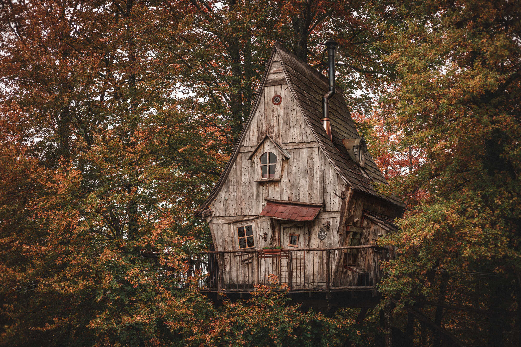 La cabane du Soleil — Cabane dans les arbres à 6m de hauteur en Corrèze