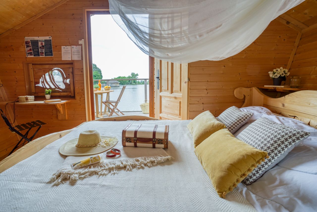 Cabane Duo flottante Bora : une évasion sur l'eau en Poitou-Charentes à Pressac — chambre