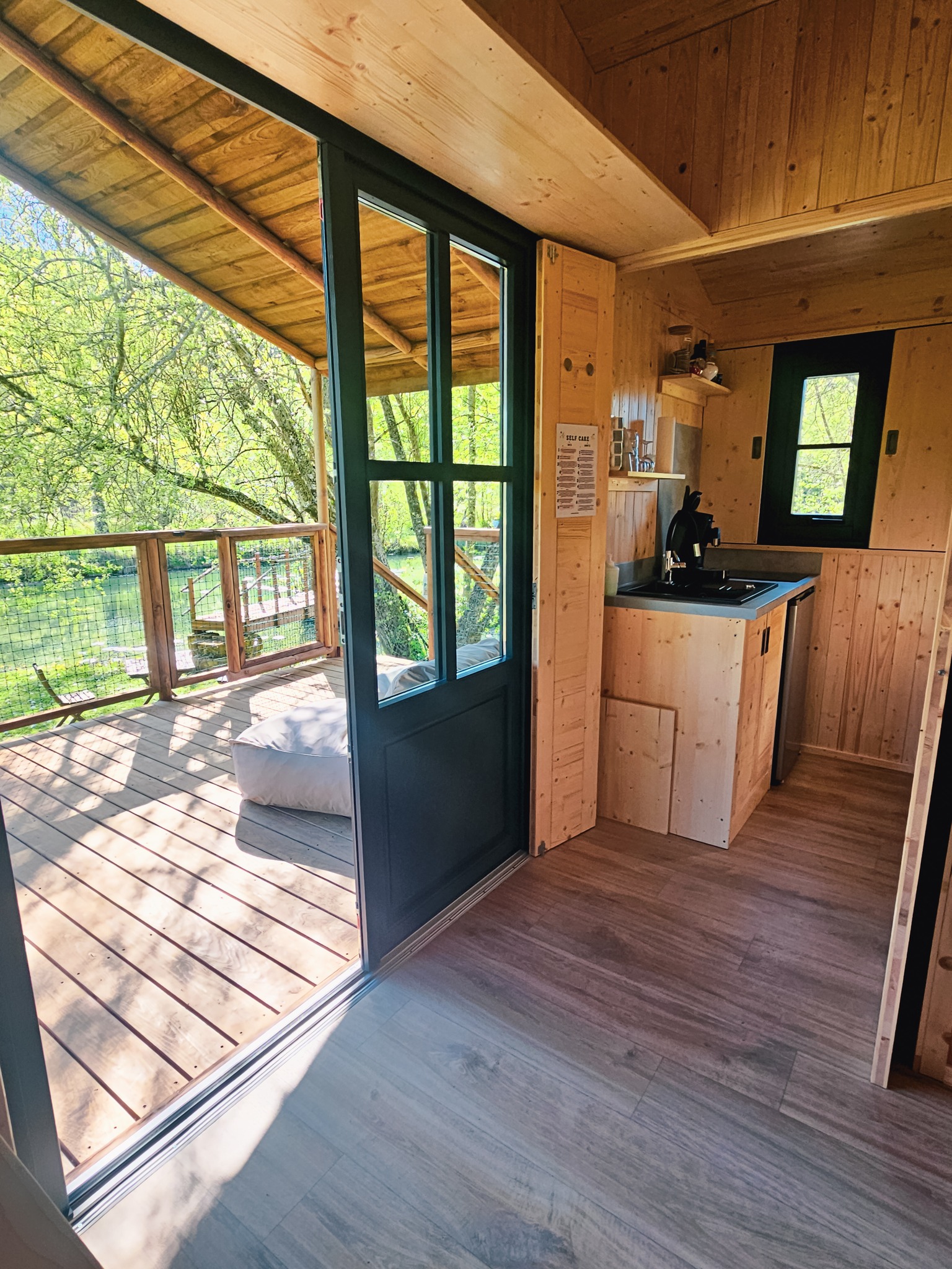 La Cabane du Héron : un lodge sur pilotis au bord de l'étang à Saint Andre Allas — salle de bain