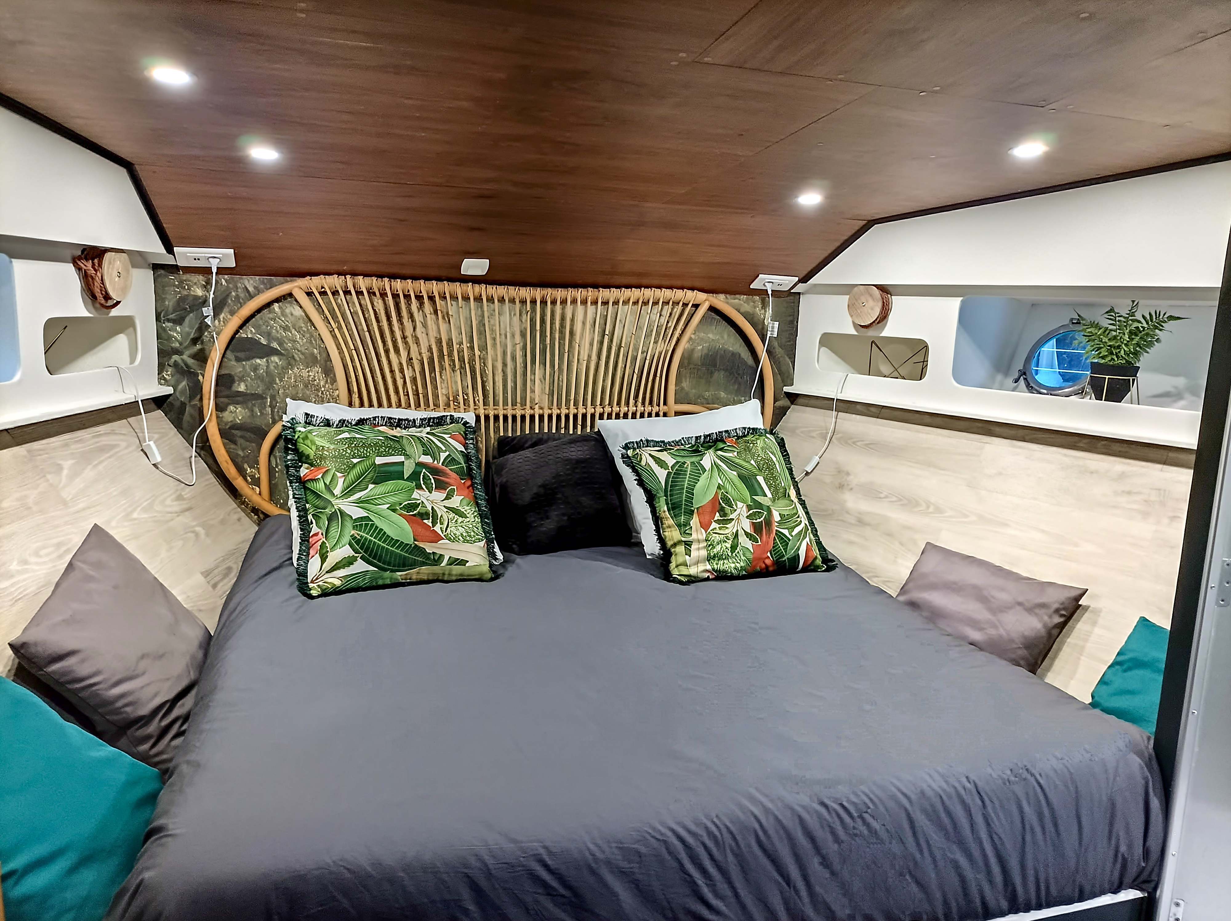 Yacht L'Odysea — Péniche avec spa à Port Ilon (Yvelines) à Saint-Martin-la-Garenne — environnement naturel