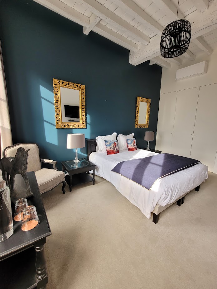Melchior 18.0 — Suite élégante avec spa à Bordeaux (Gironde) à Bordeaux — espace de vie