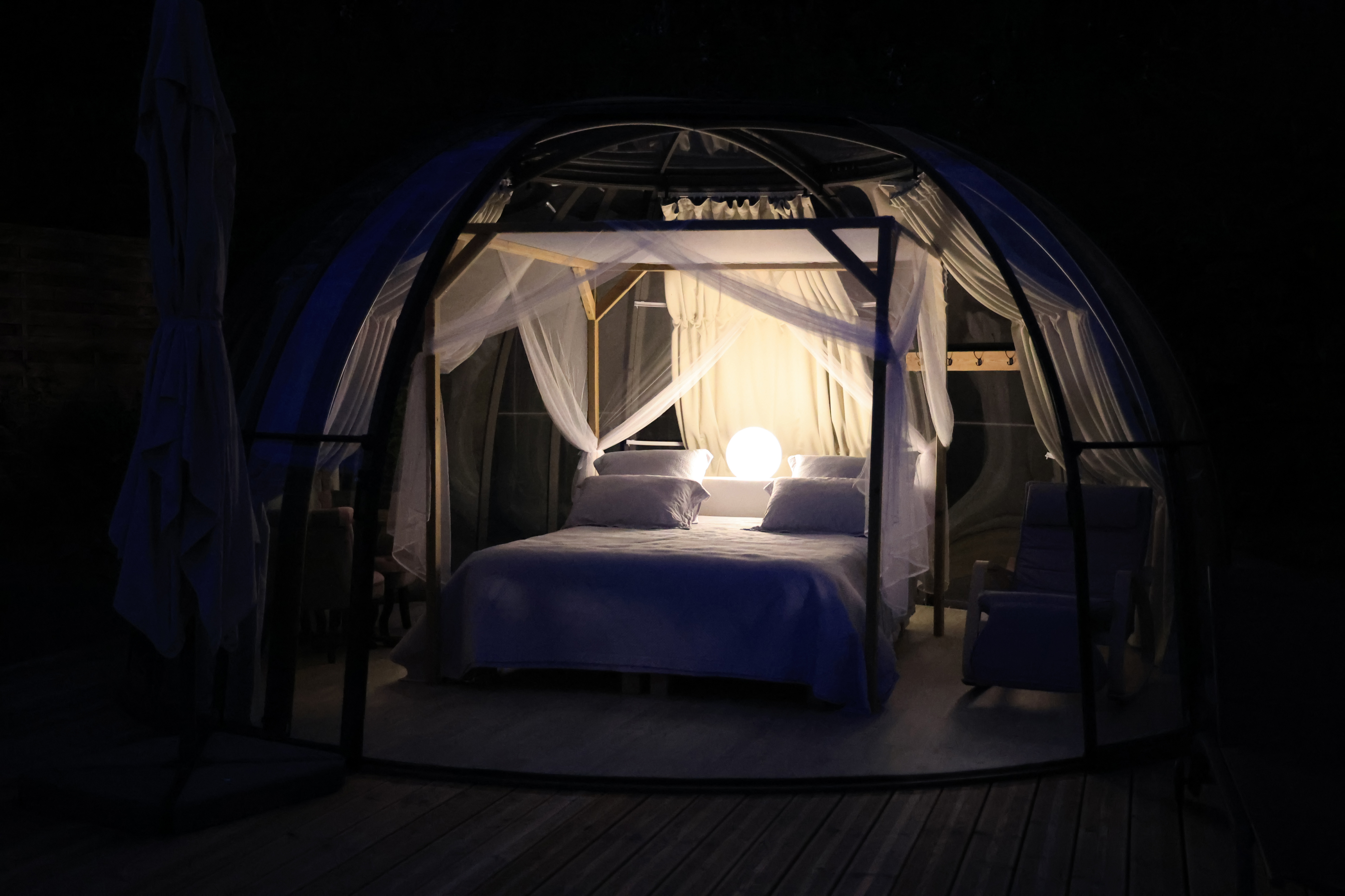 Évasion dans une bulle avec spa privatif en Haute-Garonne à Les Tourreilles — chambre