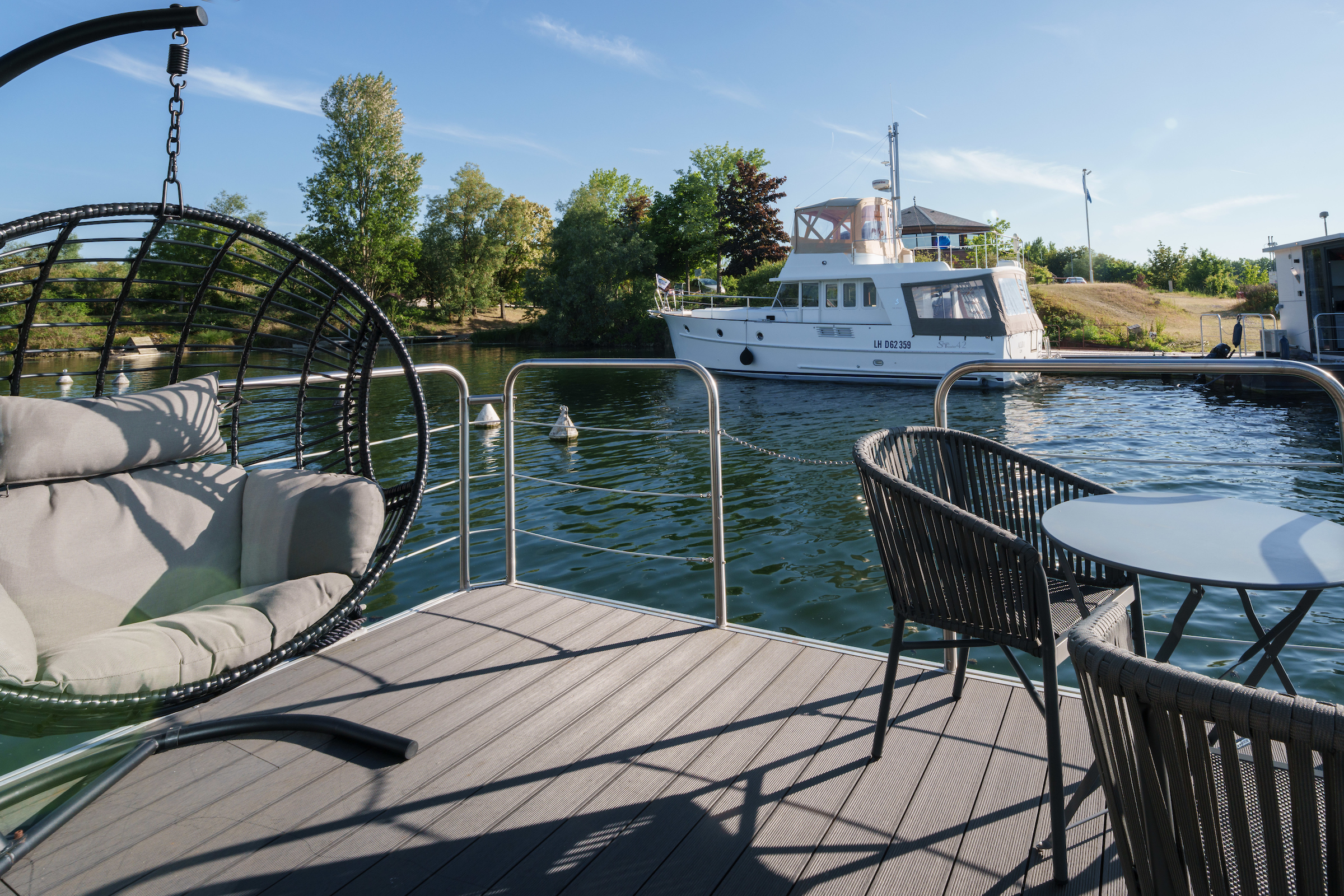 Suite flottante Panoramique — Maison flottante avec balnéo à Port Ilon (Yvelines) à Guernes — chambre