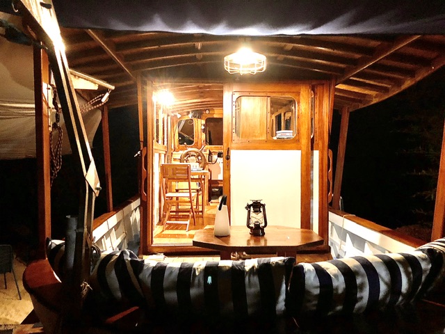 Vivez l'expérience unique du bateau Gérard L'Hermite en Provence à Figanières — vue intérieure