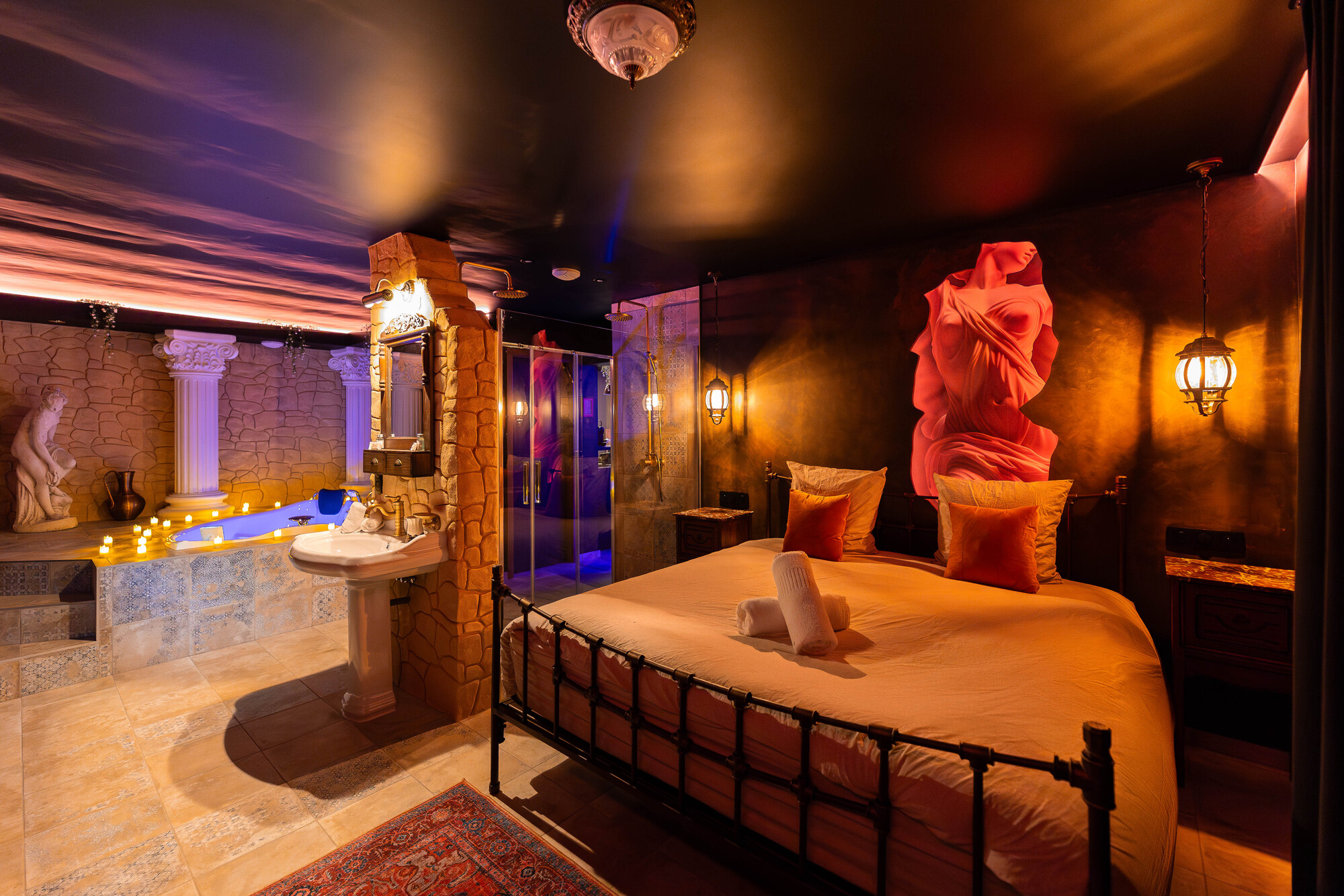 La Suite de Vénus — Chambre à thème avec Jacuzzi à Schirrhein