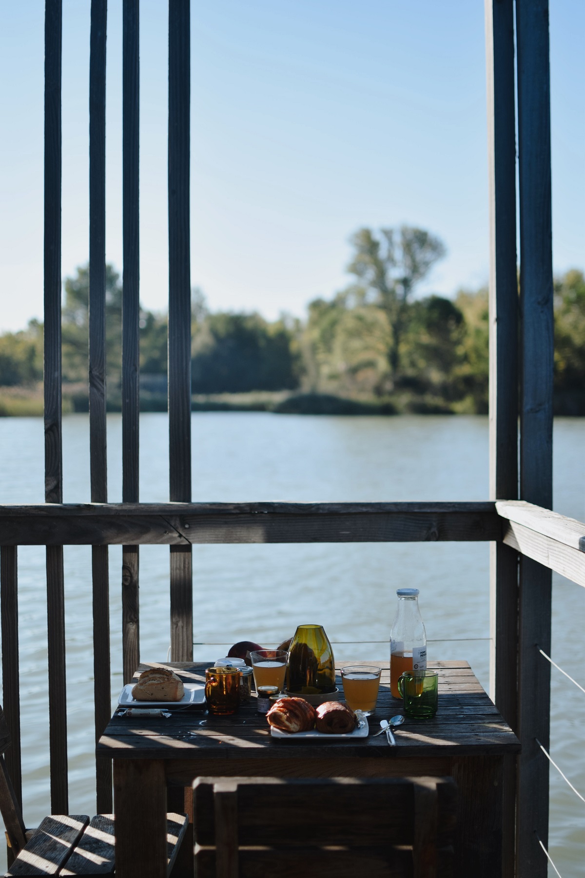 Cabane Spa Bora Bora : une évasion sur l'eau en Provence à Sorgues — détail architectural