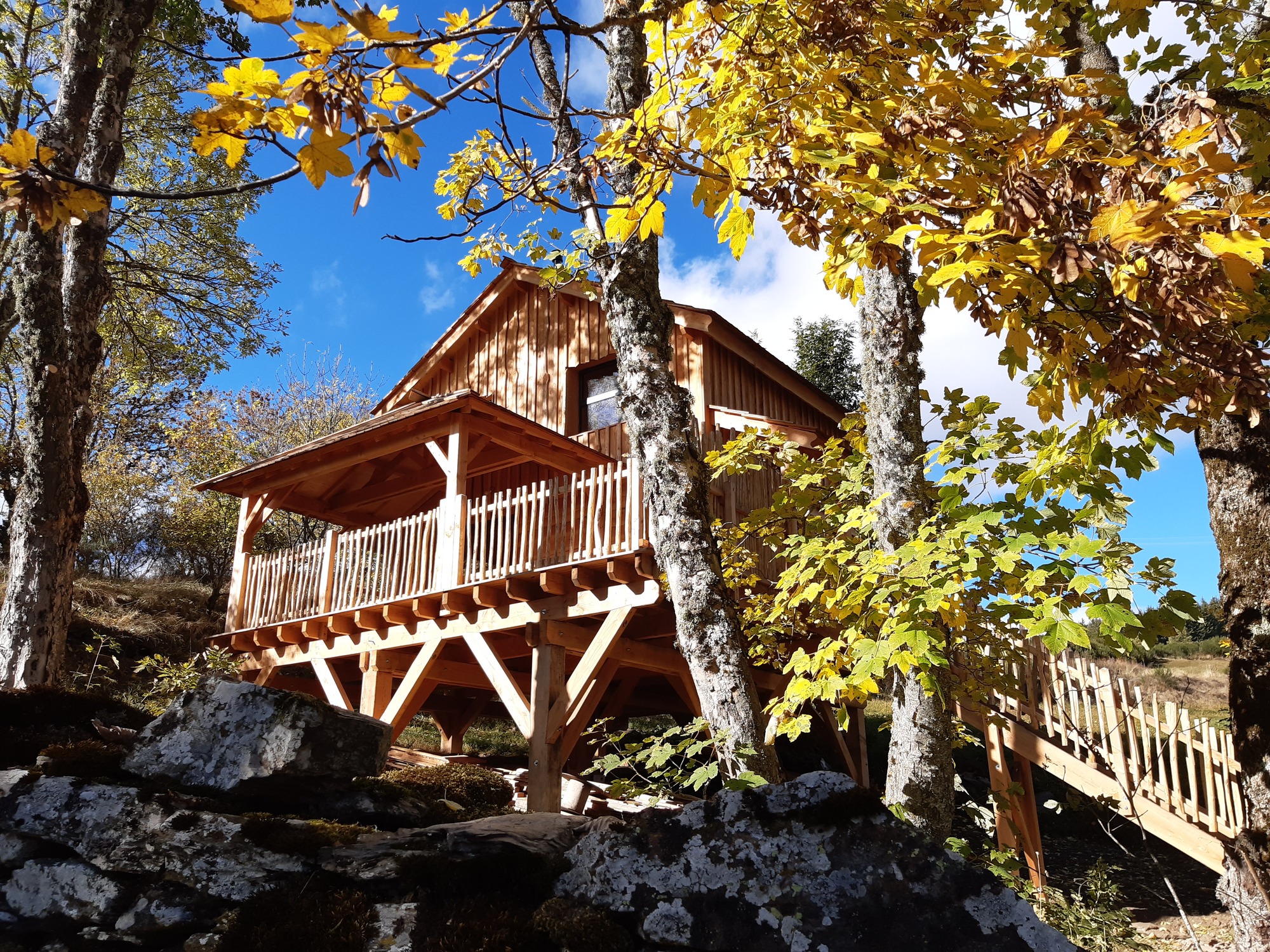 Cabane Spa Bérénice — Cabane sur pilotis avec jacuzzi à Lozère