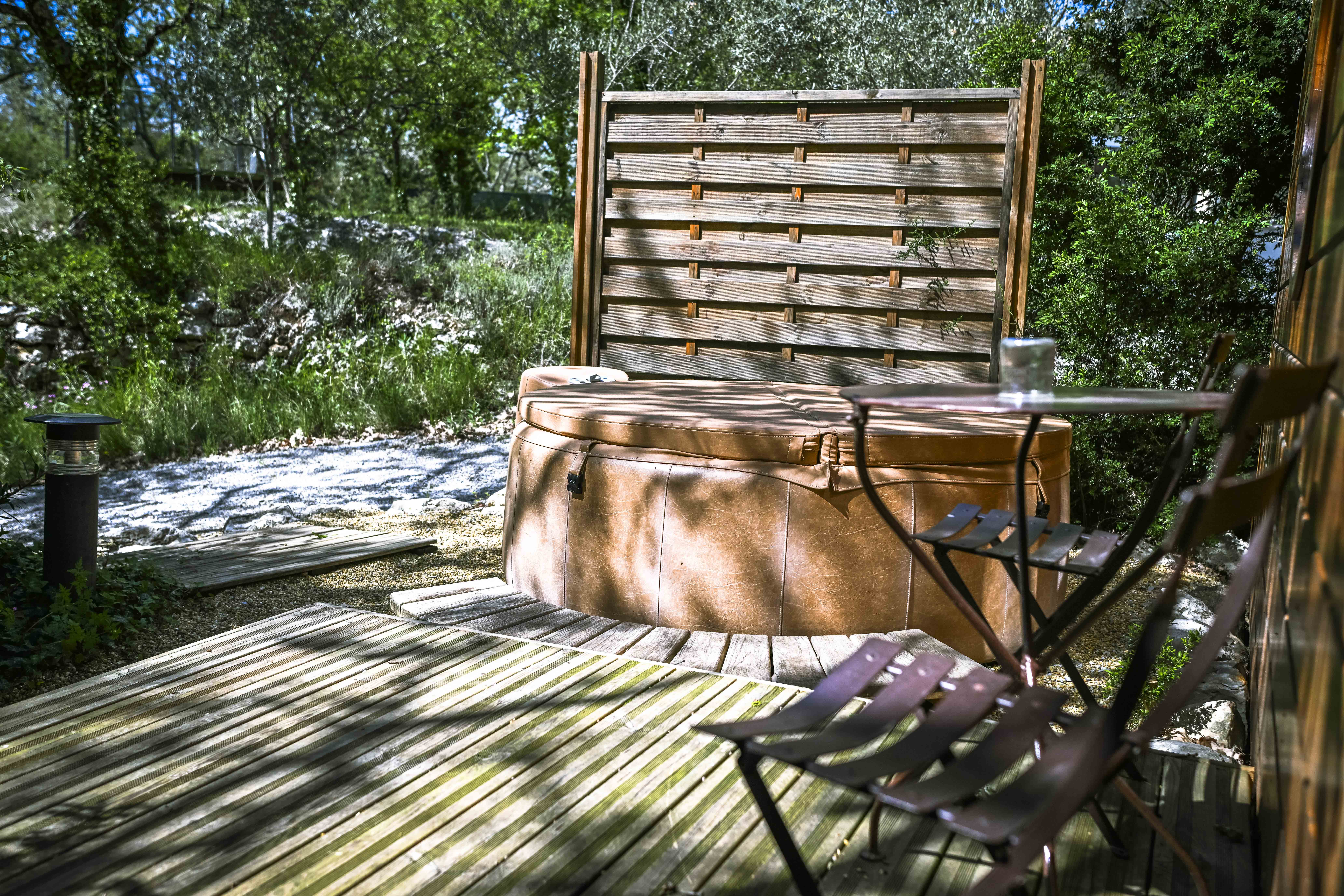 Cabane de Sam & Spa : une évasion sensorielle en Rhône-Alpes à Vogüé — vue intérieure