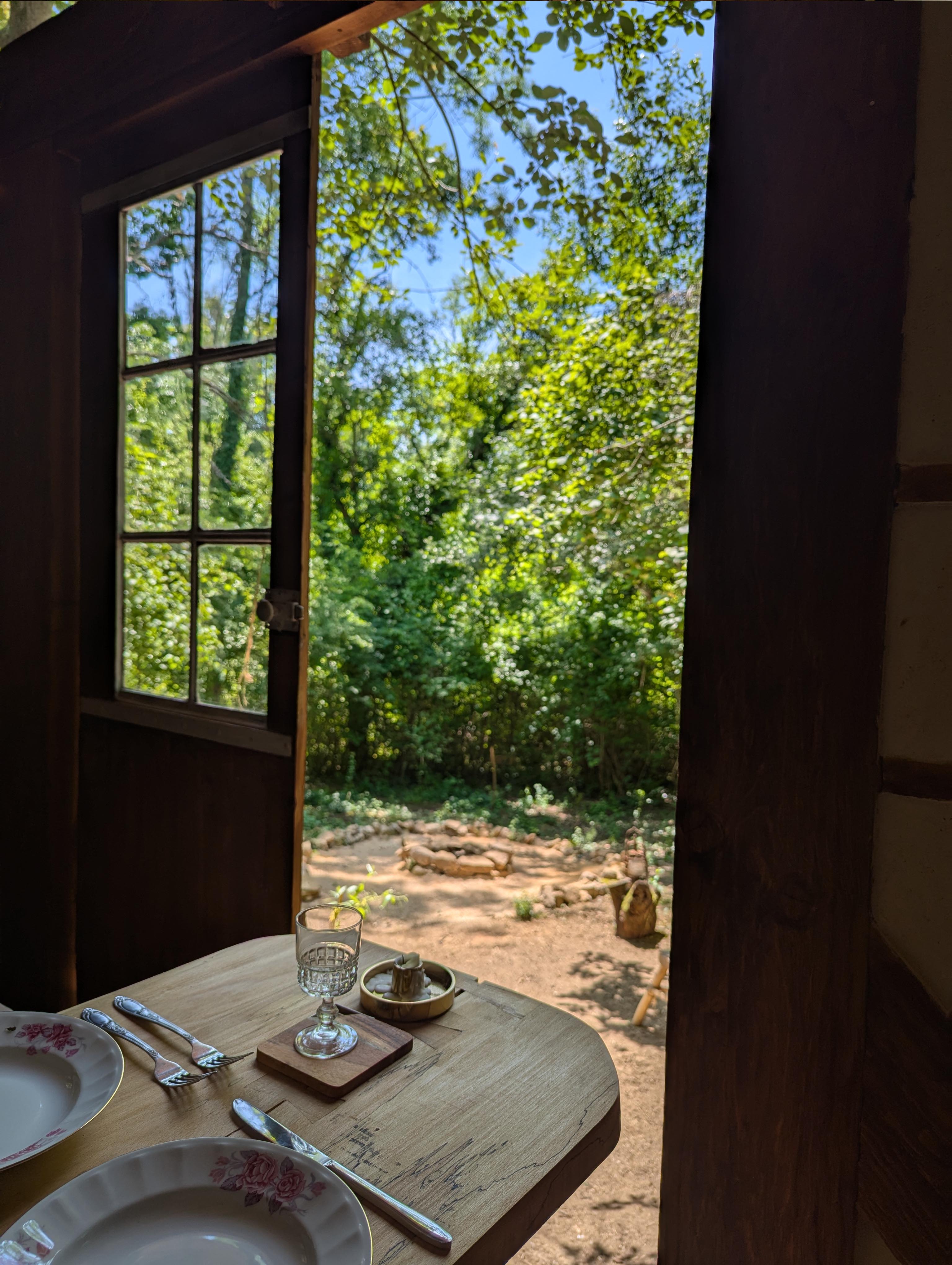 La Cabane du Druide : une expérience immersive en Lorraine à Pagny Sur Moselle — salle de bain