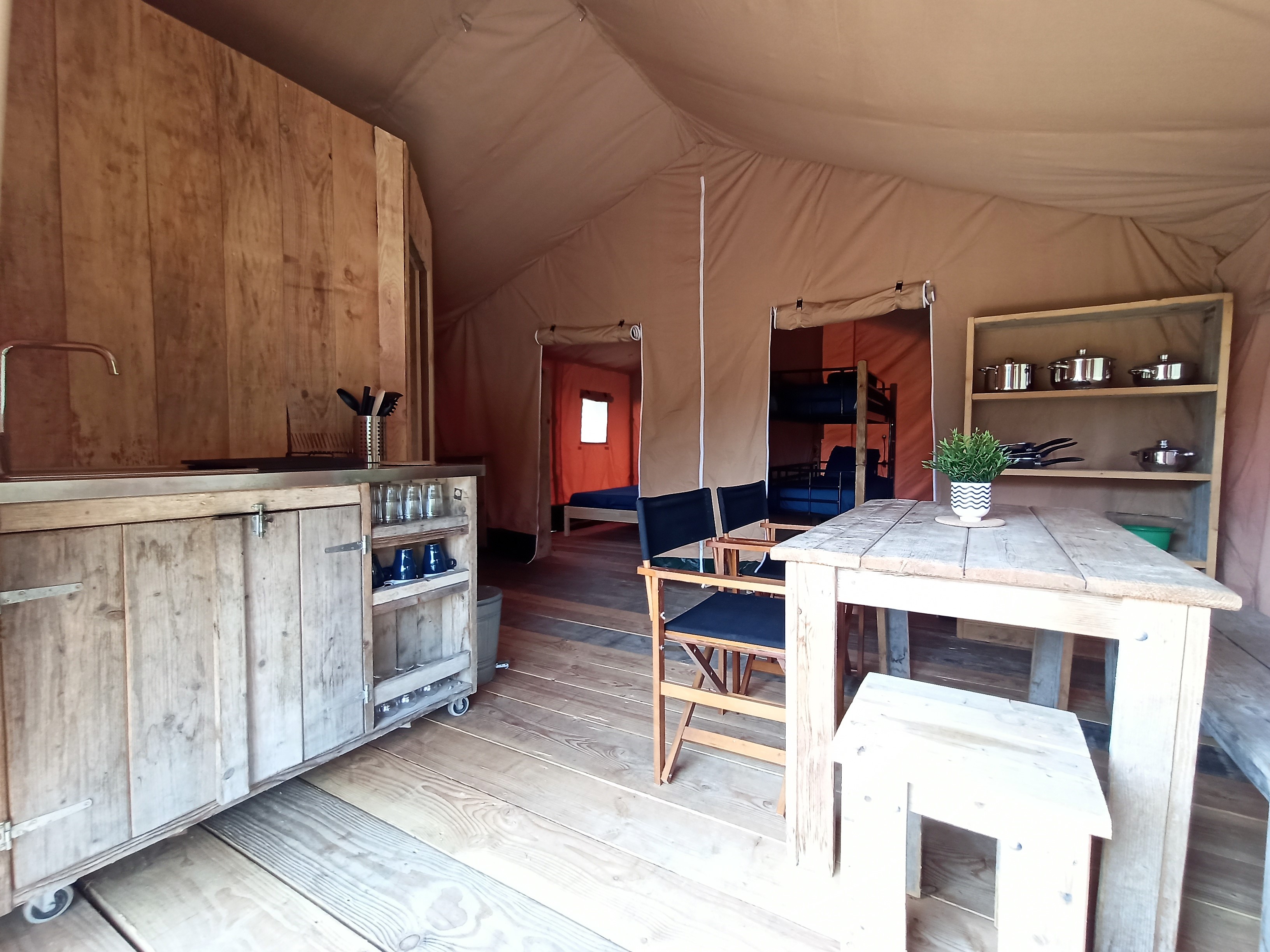 Le lodge de la Chouette : une expérience immersive en pleine nature à Quarré-Les-Tombes — détail architectural