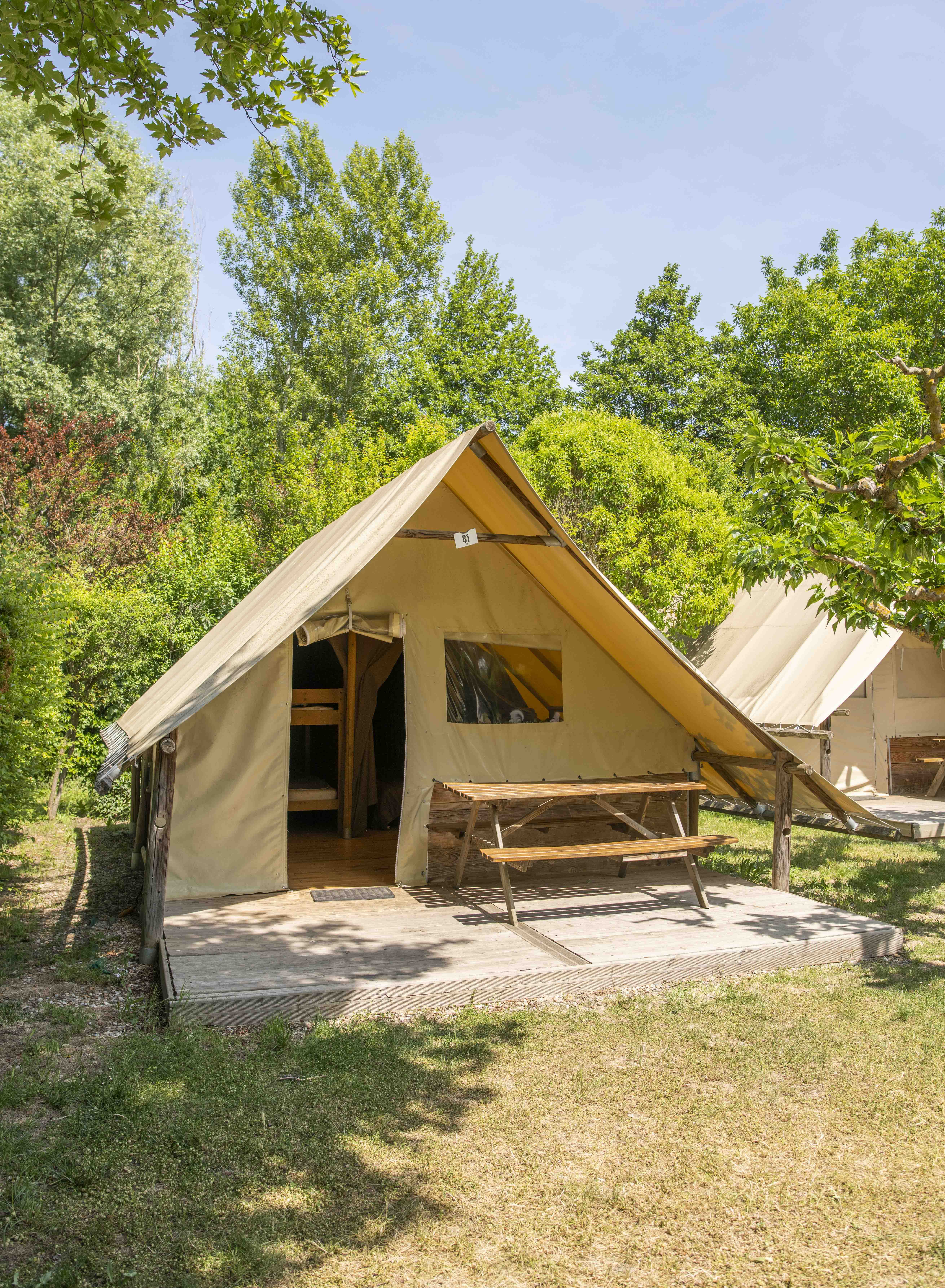 Tente Lodge : une expérience immersive en Provence à L'isle-Sur-La-Sorgue — vue intérieure